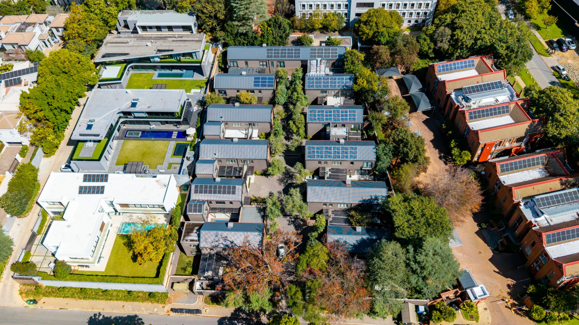 Ultra-Luxury 3 Bed Duplex Villa in Hyde Park | Pool, Staff Suite & Backup Power