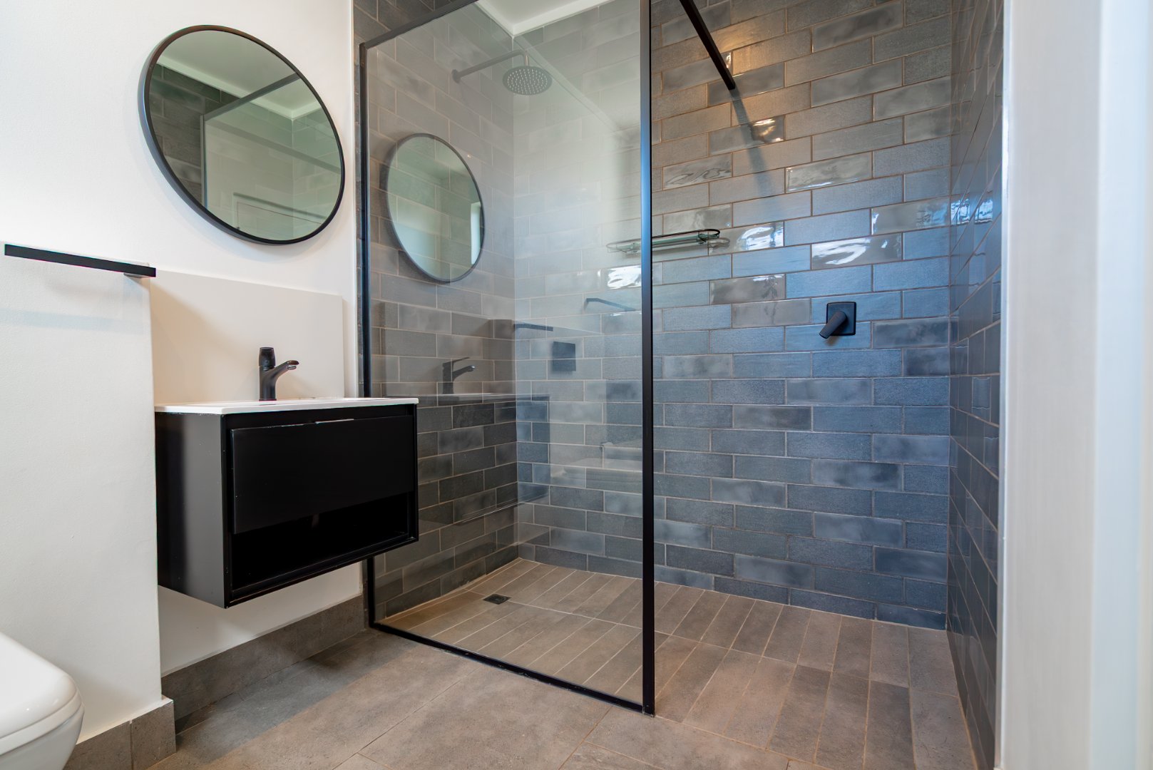 Modern 3 Bed Hyde Park Townhouse with Solar, PJ Lounge & Double Garage