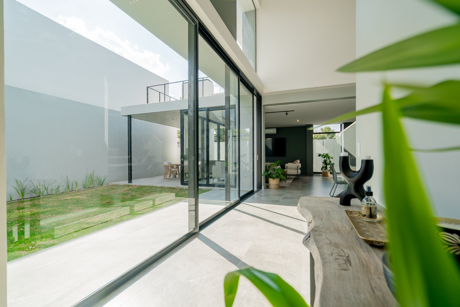 Off-Plan Freehold Luxury in a 24-Hour Boomed Atholl Enclave: Four Final Stands, 12-Month Build