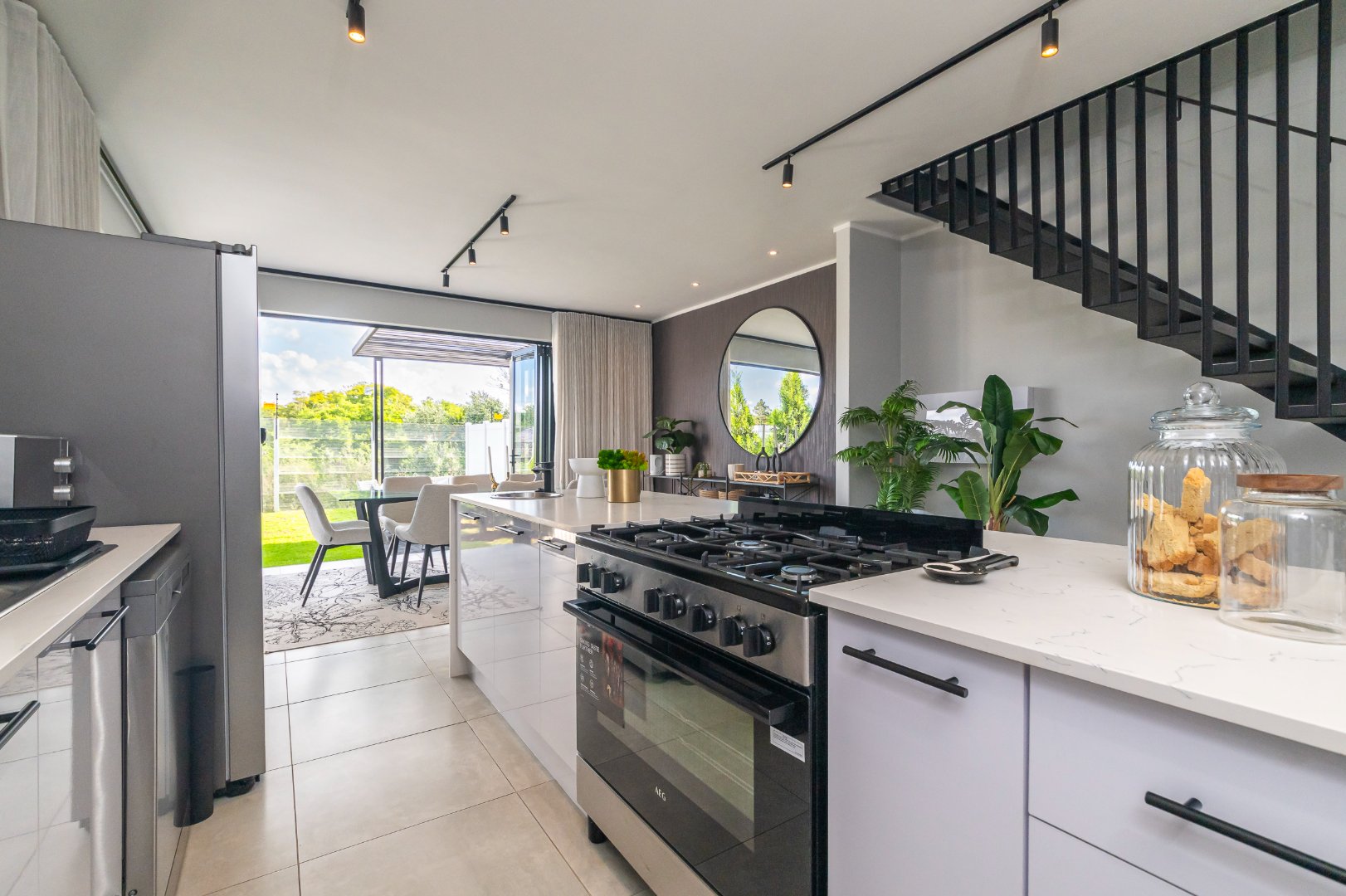 Executive Townhouse with Roof Terrace and Sandton View