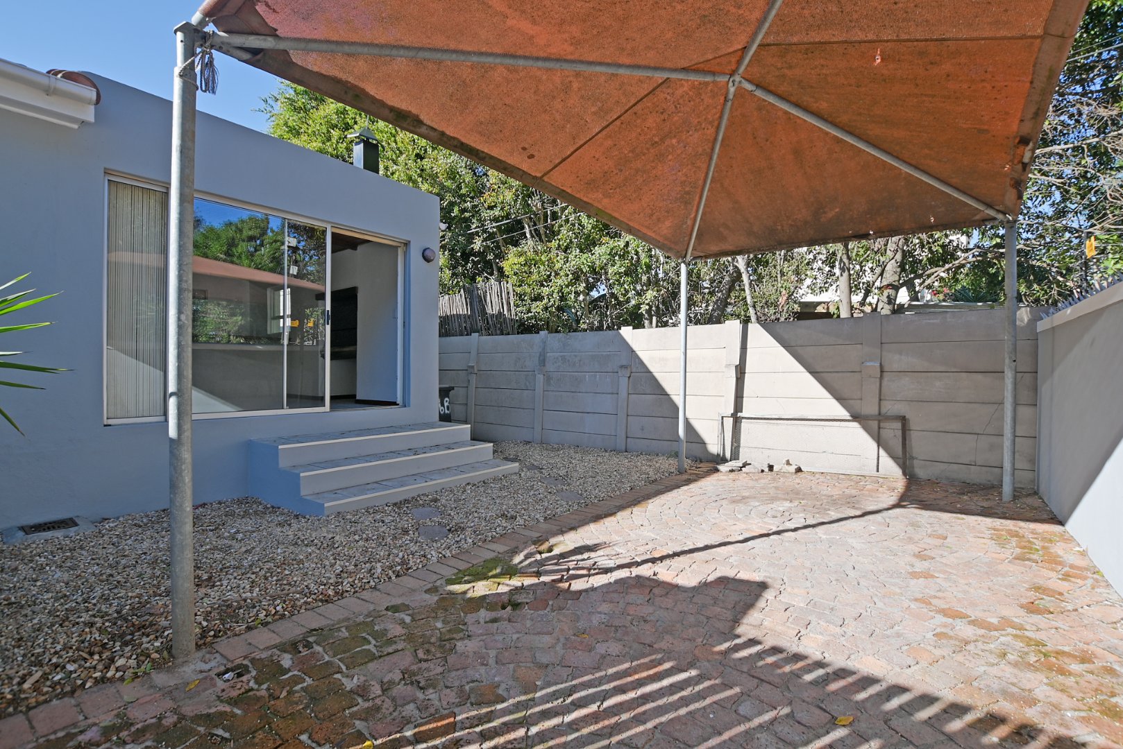 A hidden gem in Table View   All for under R3m! - Photo 3