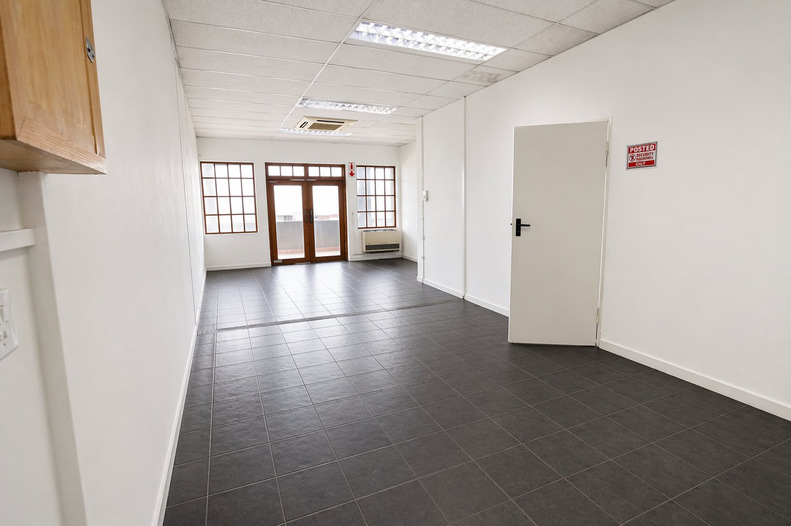 214 m² First Floor Office Suite To Let at Promenade Shopping Centre | Suite 43 | Prime Mbombela CBD Workspace photo 3