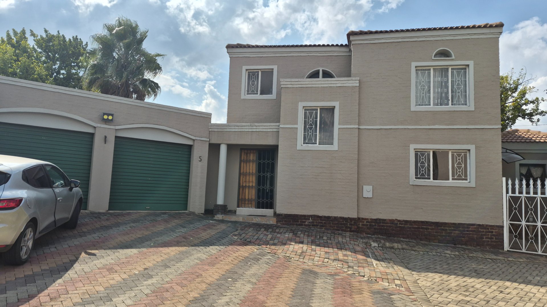 Charming Jordaan Park Home with Open Plan Living