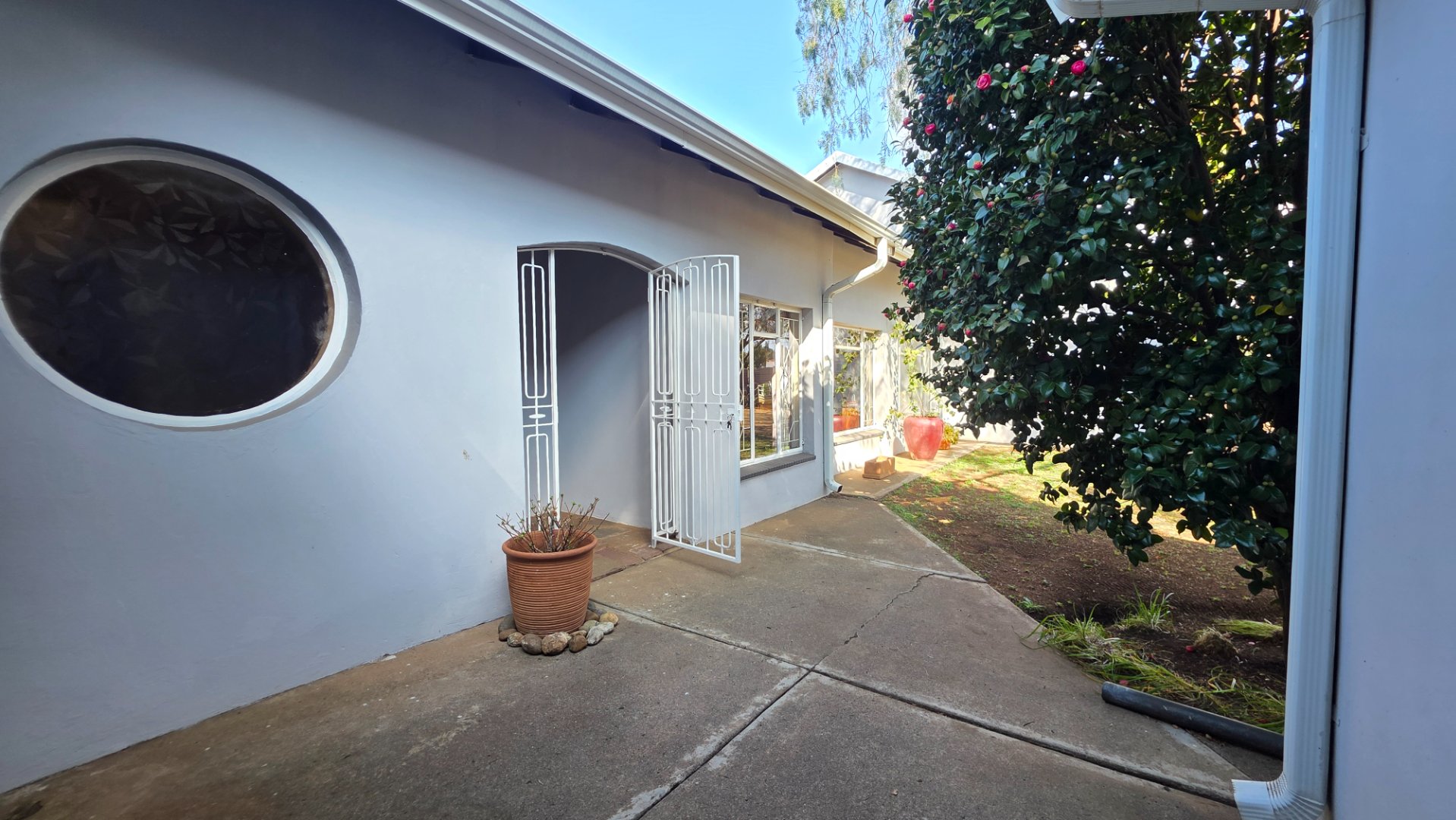 FRONT DOOR ENTRANCE