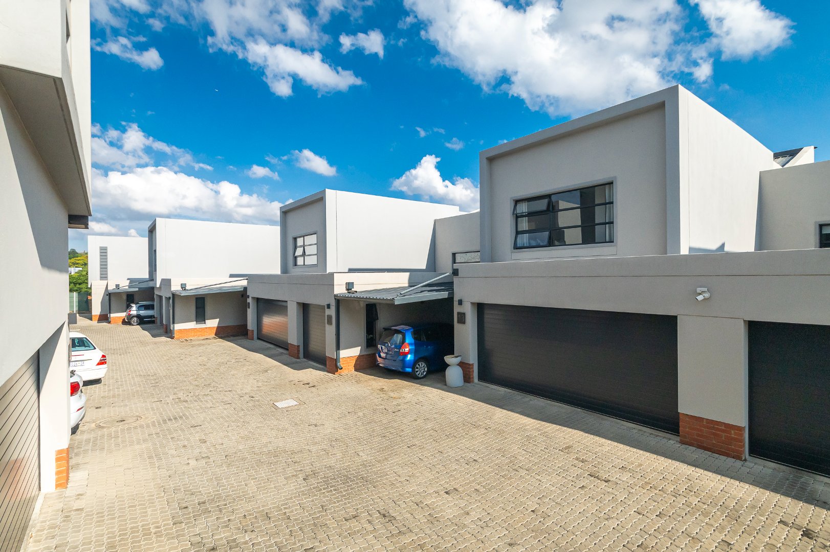 Executive Townhouse with View of Sandton Skyline