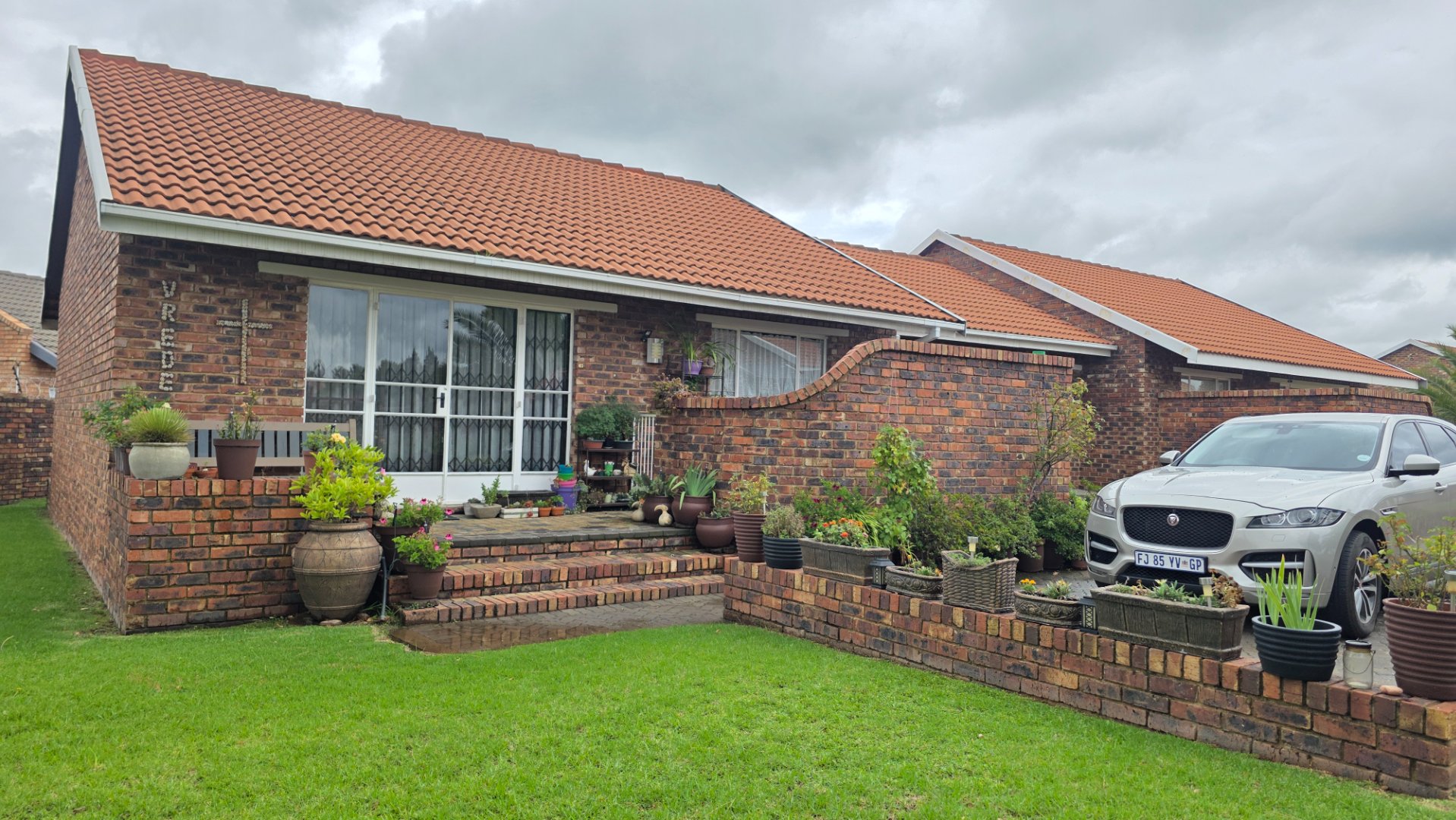 Peaceful and Secure 2-Bedroom Home in a Well-Maintained Retirement Complex