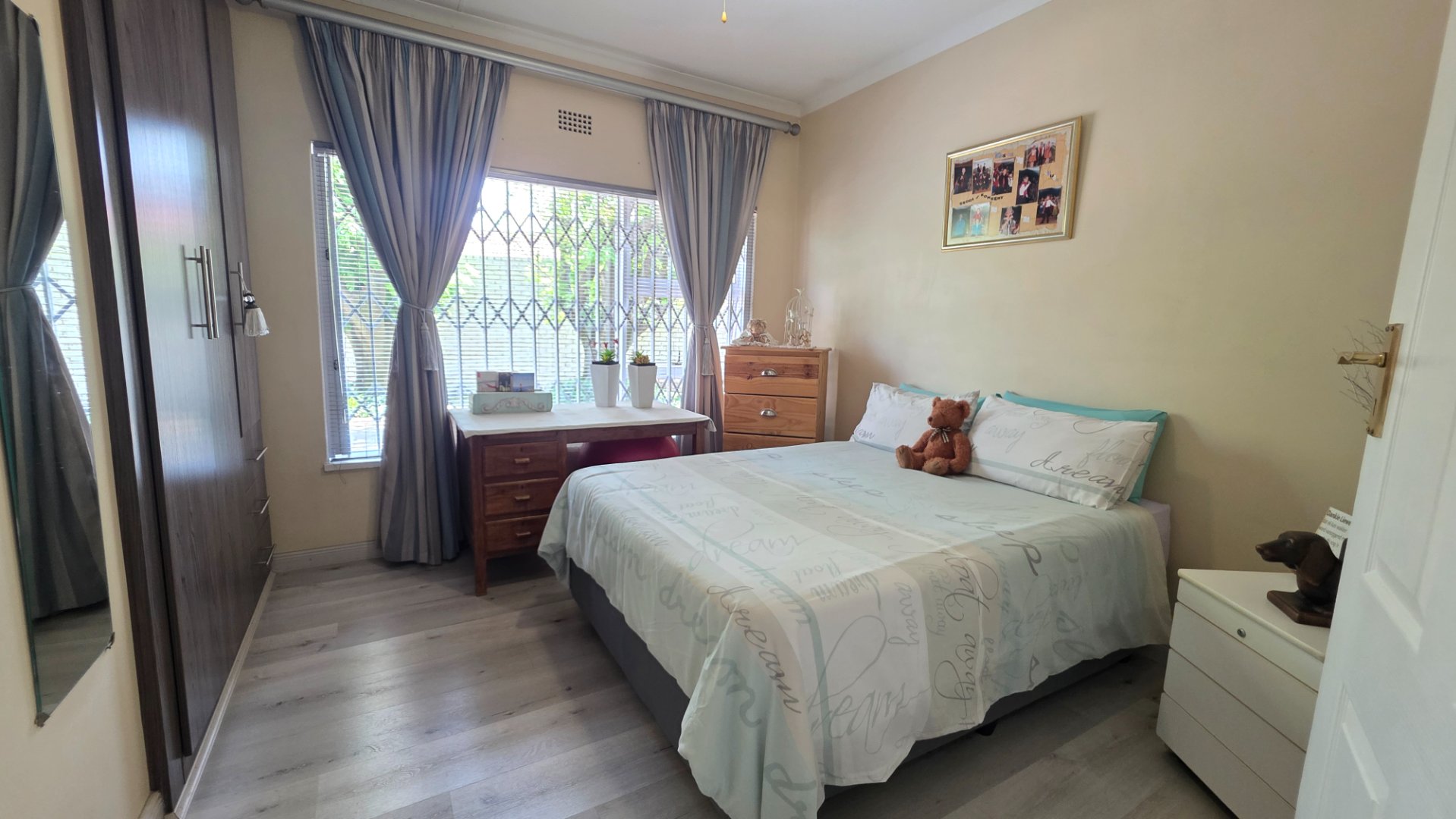 BEDROOM 2