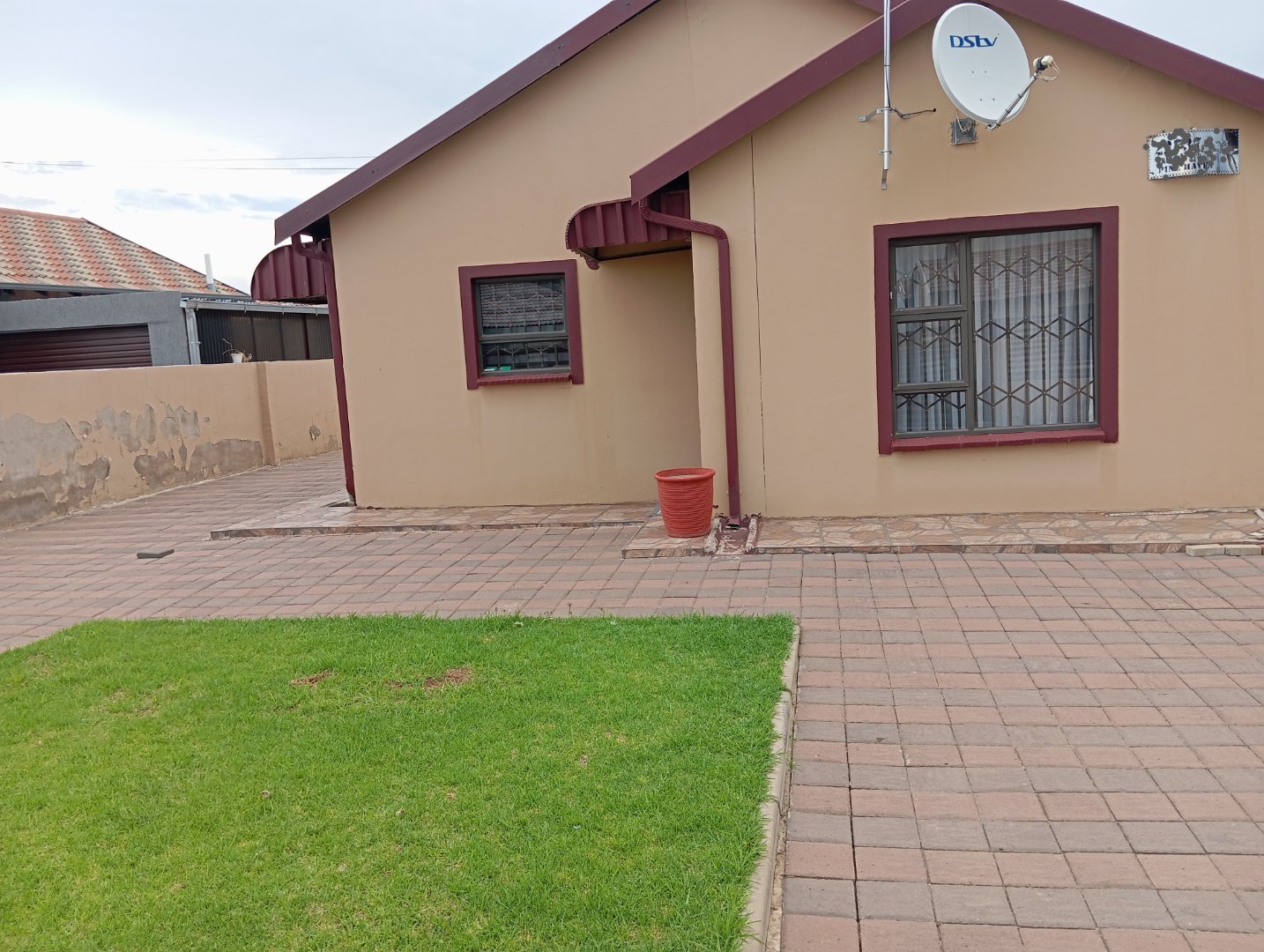 3 Bedroom House For Sale Pinehaven  photo 4