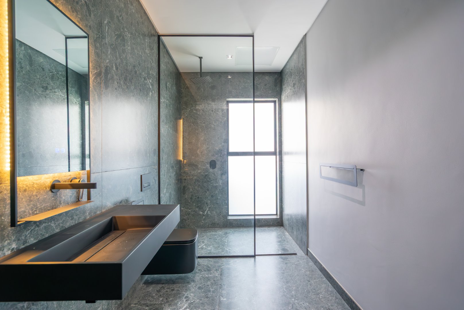 Ultra Exclusive Hyde Park Cluster Living Move In Ready Luxury Residence