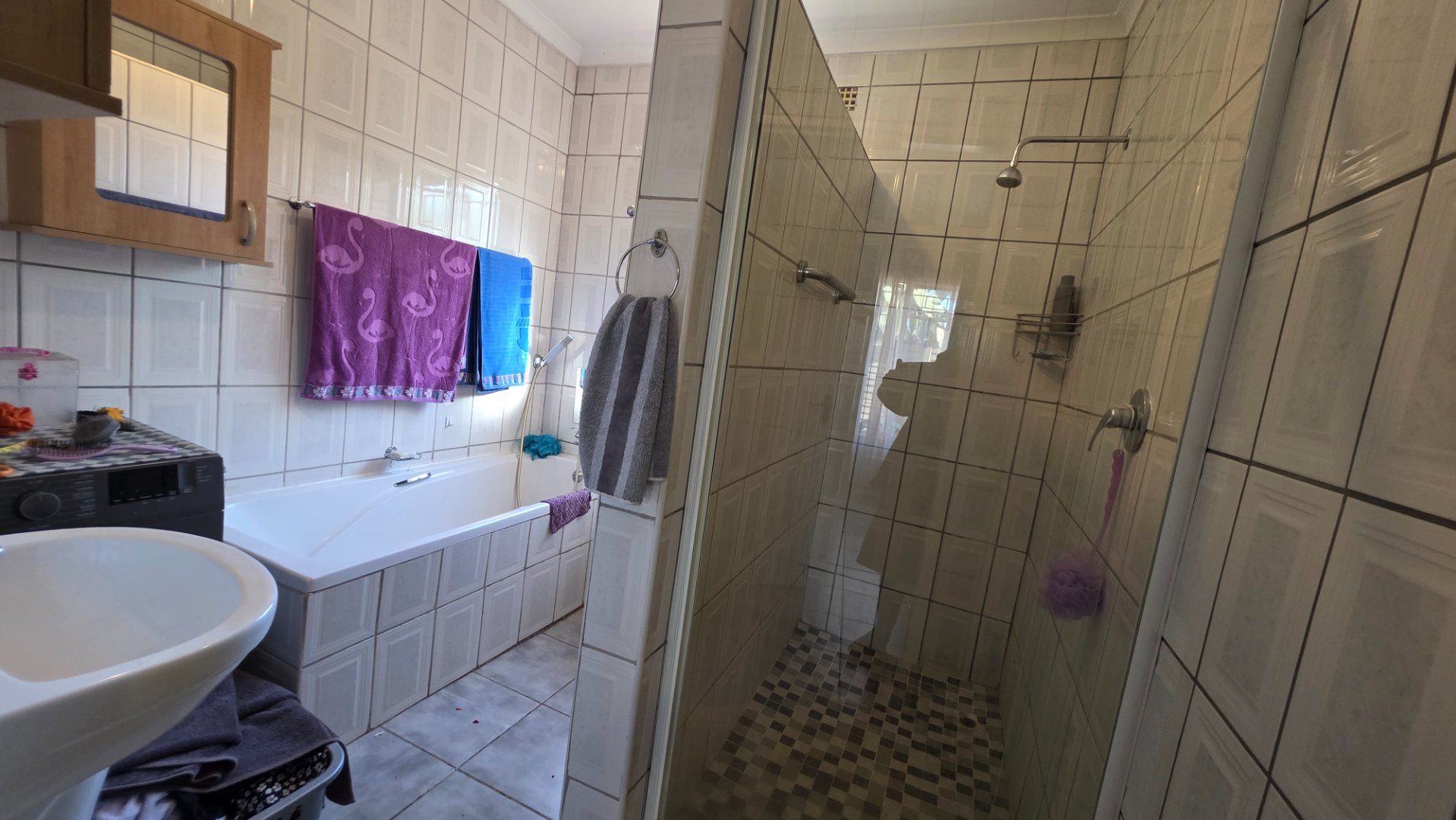 FULL BATHROOM IN FLAT
