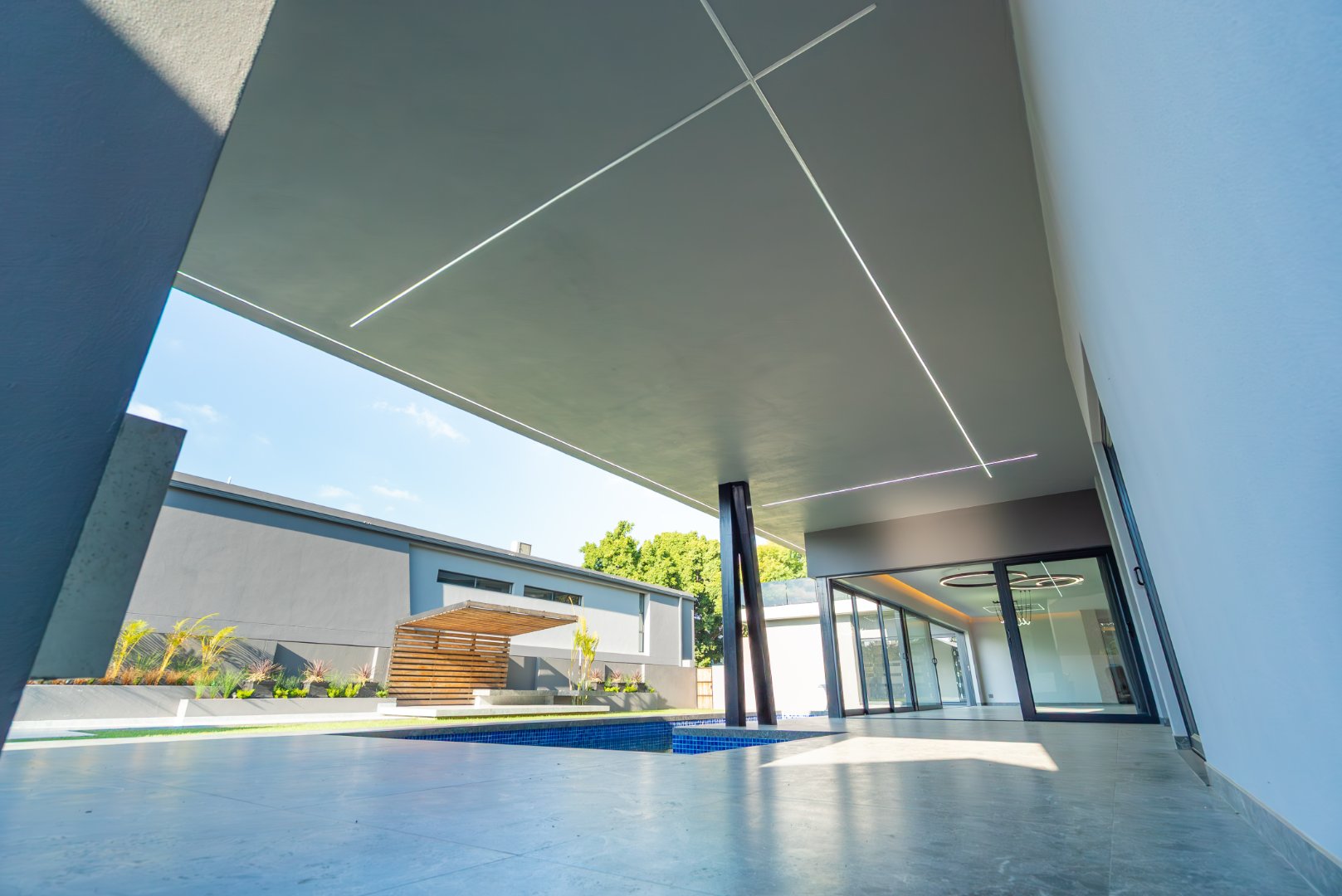 Ultra Exclusive Hyde Park Cluster Living Move In Ready Luxury Residence