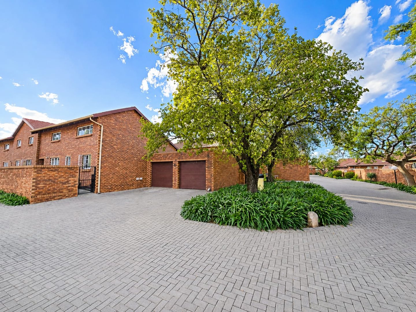 Beautiful 3-Bedroom Townhouse at a Give-Away Price!