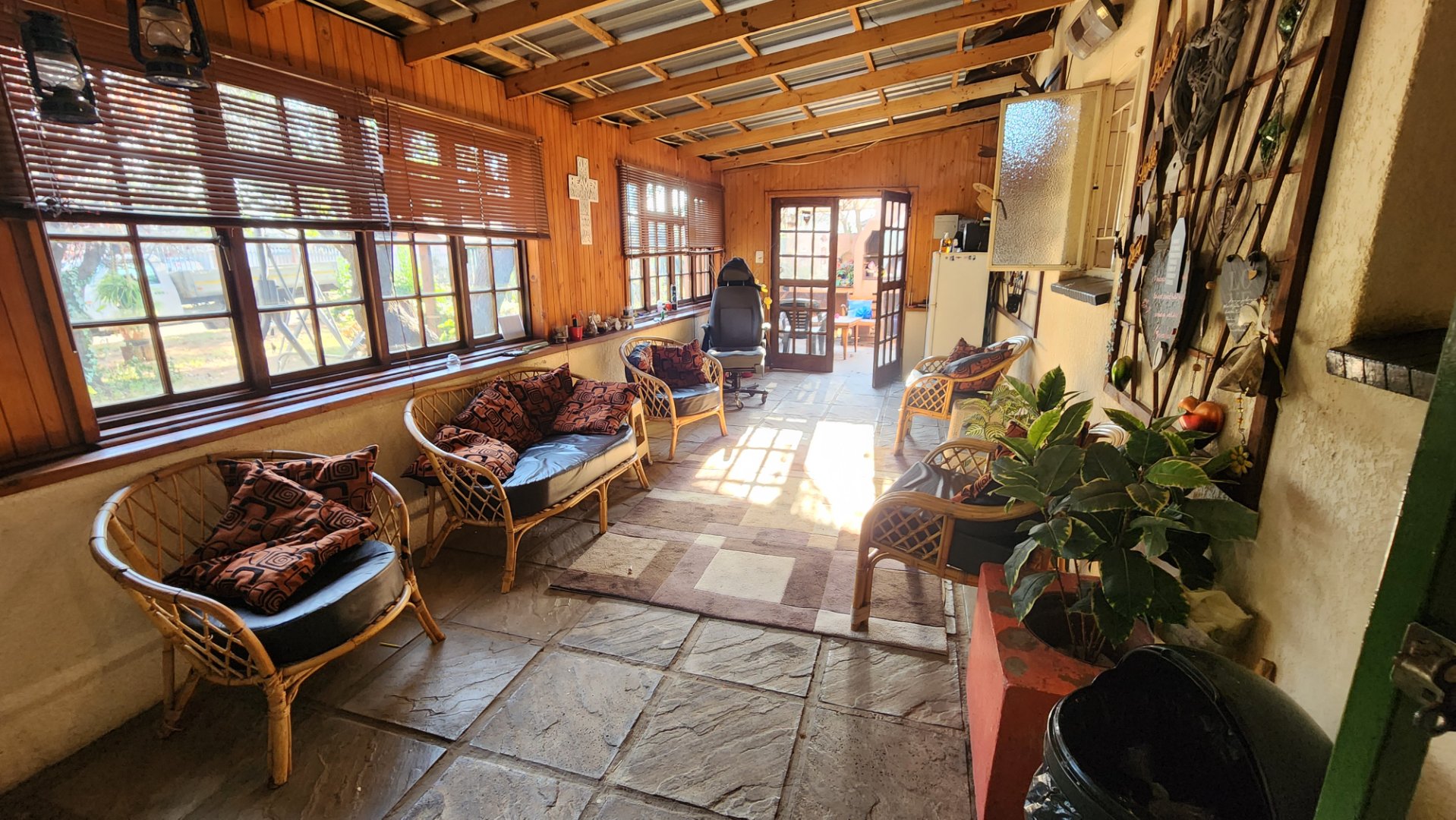 FOUR BEDROOM FAMILY DWELLING WITH LOTS OF LIVING SPACE AND ENTERTAINMENT FACILITIES