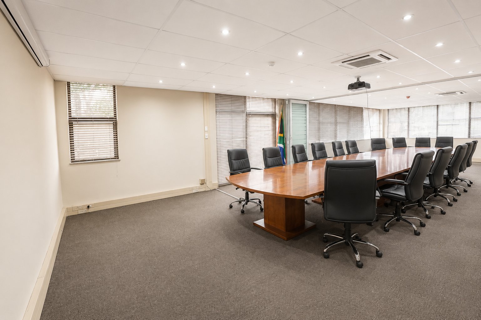 686 m² Ground Floor Office To Let at 26 Wellington Road | Parktown | Prestigious, Accessible Business Address photo 7