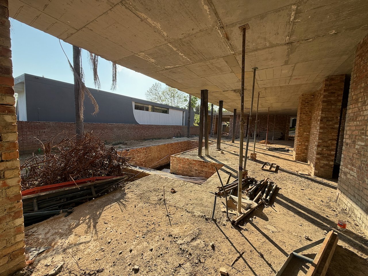 Choose Your Finishes: 670 m² Villa Behind a Double Boom in Sandhurst