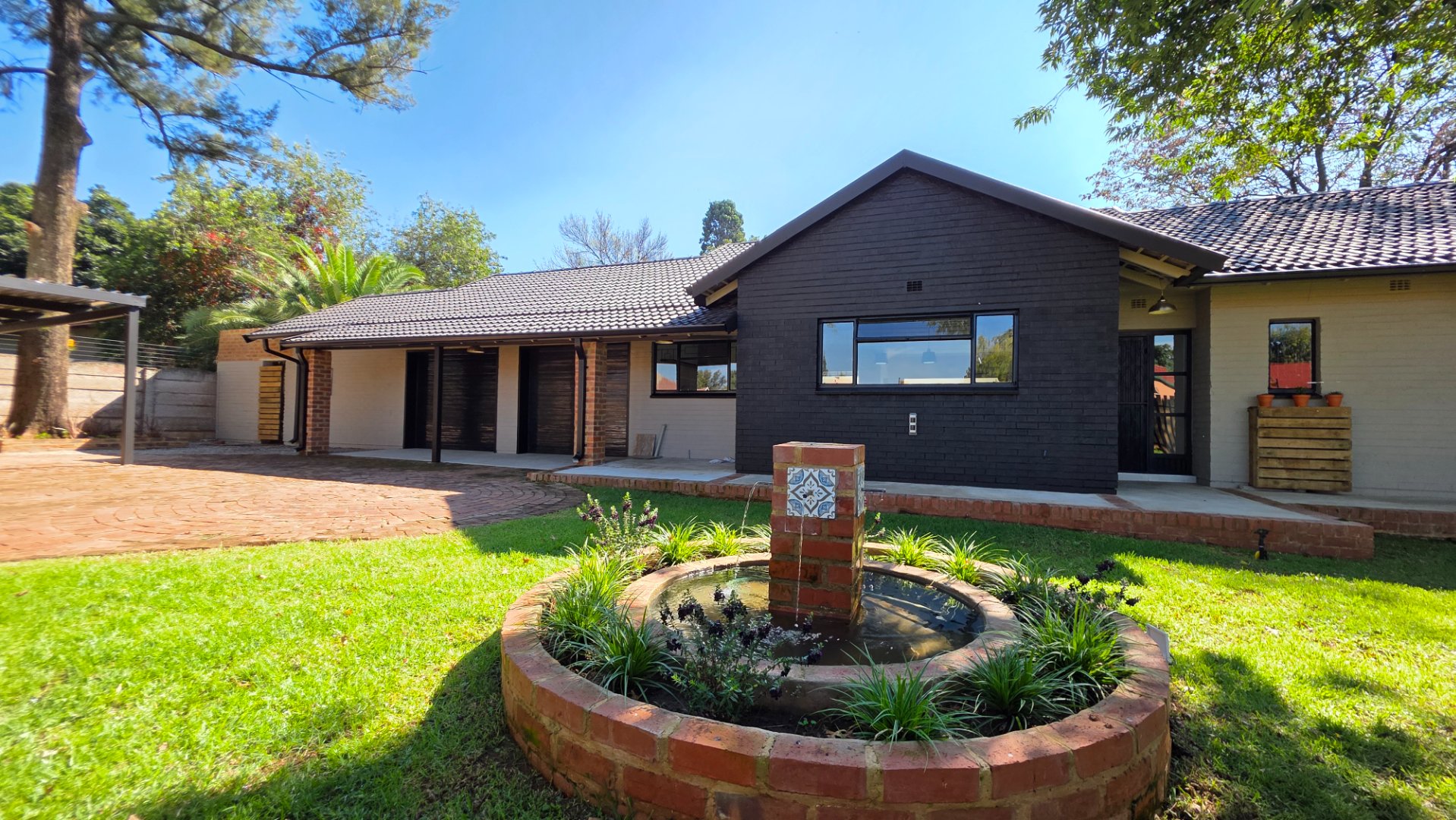 Perfect Family Rental with Pool, Study, Double Garage & Ample Living Space.