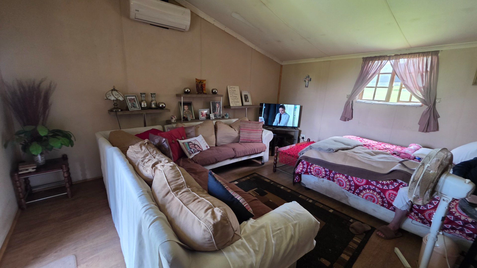 LOUNGE IN SECOND DWELLING