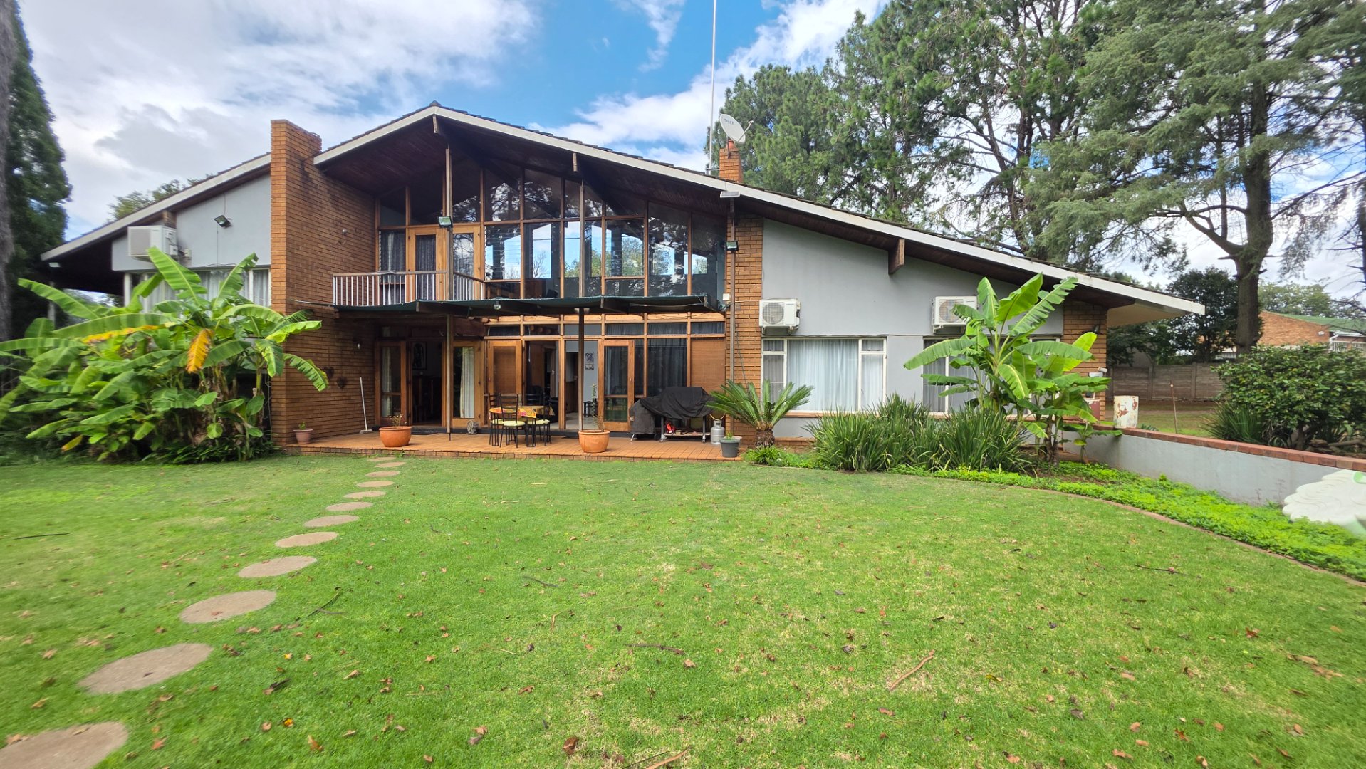 Country retreat with pool and outbuildings