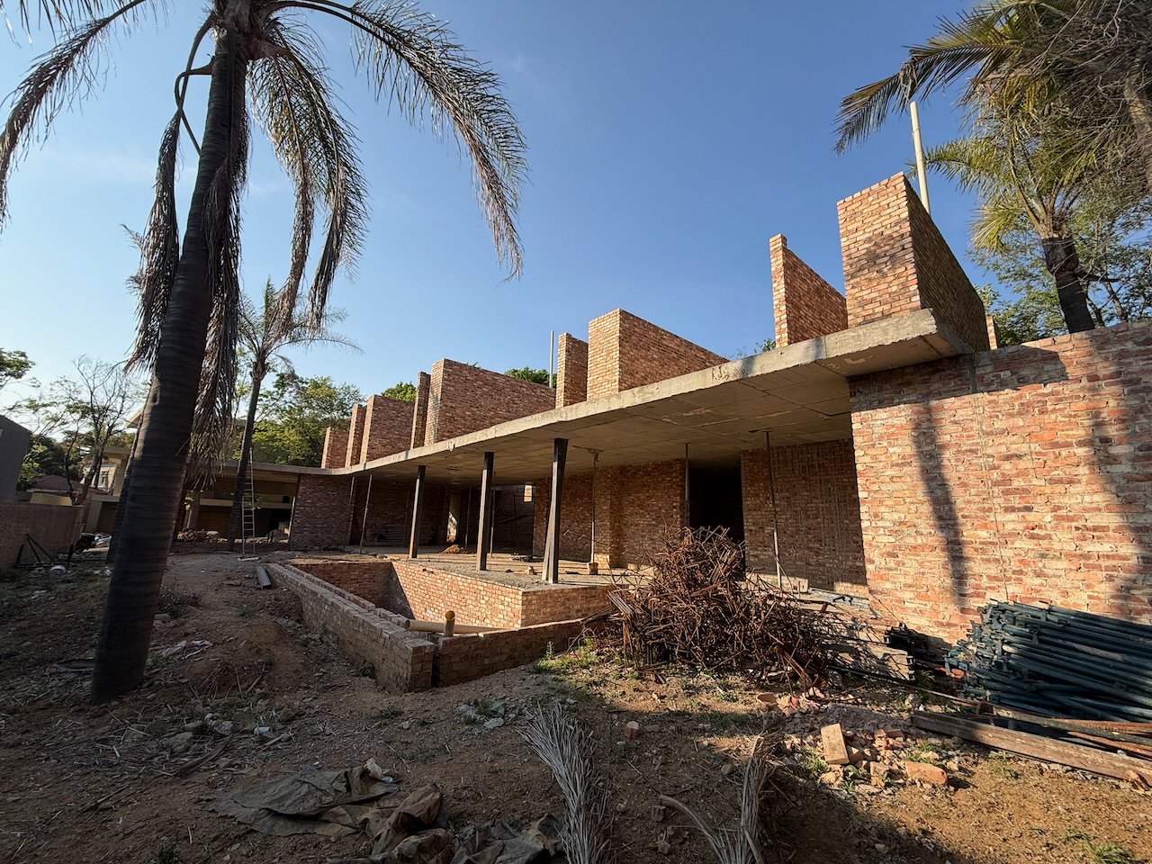Choose Your Finishes: 670 m² Villa Behind a Double Boom in Sandhurst