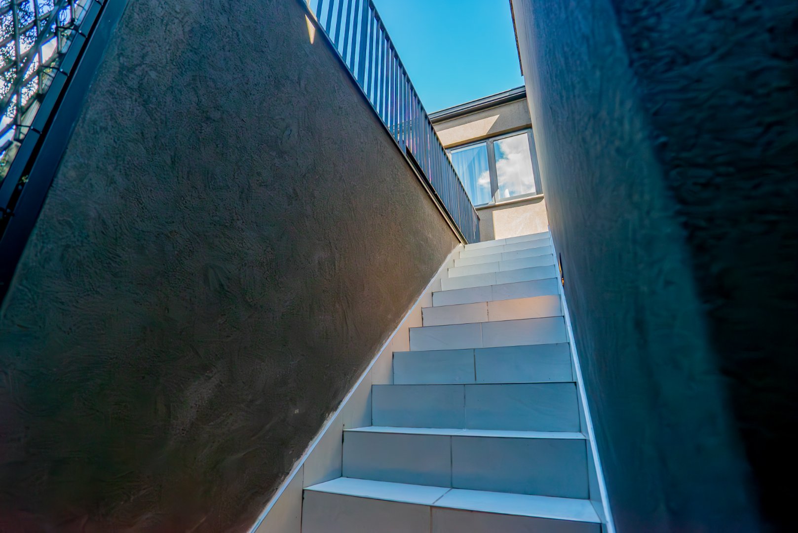 Ultra-Luxury 3 Bed Duplex Villa in Hyde Park | Pool, Staff Suite & Backup Power