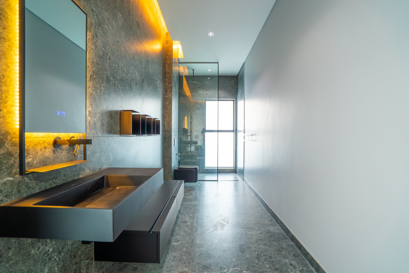 Ultra Exclusive Hyde Park Cluster Living Move In Ready Luxury Residence