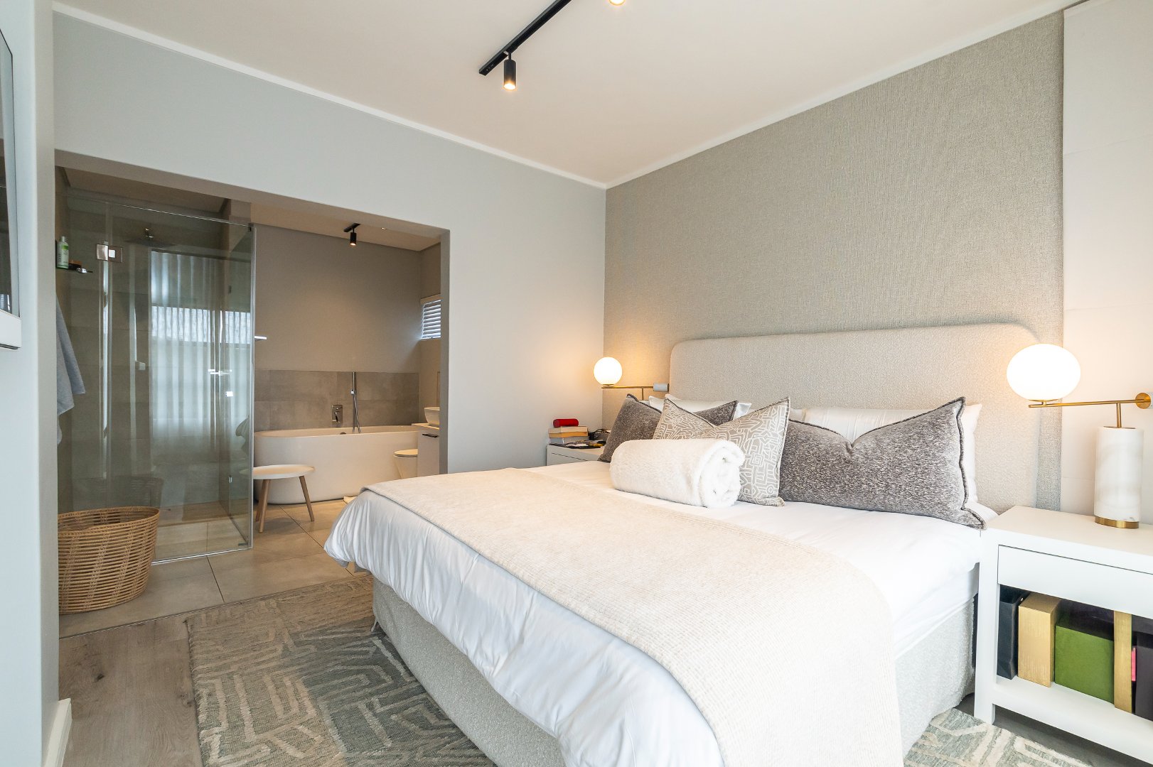 Executive Townhouse with View of Sandton Skyline