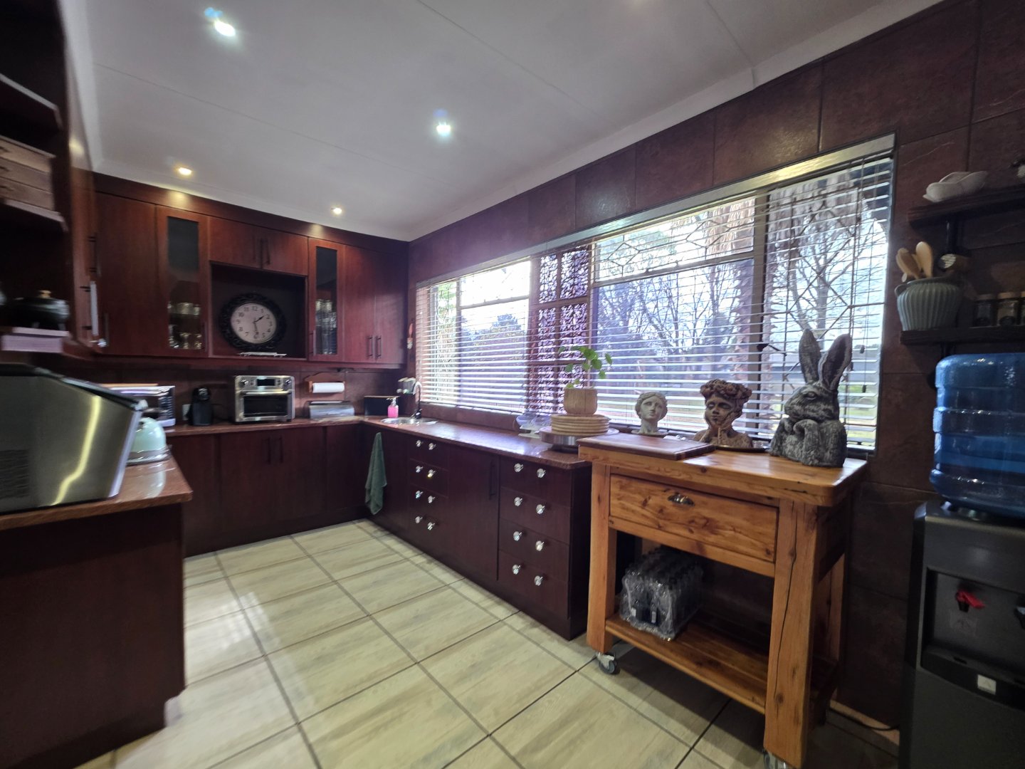 KITCHENETTE