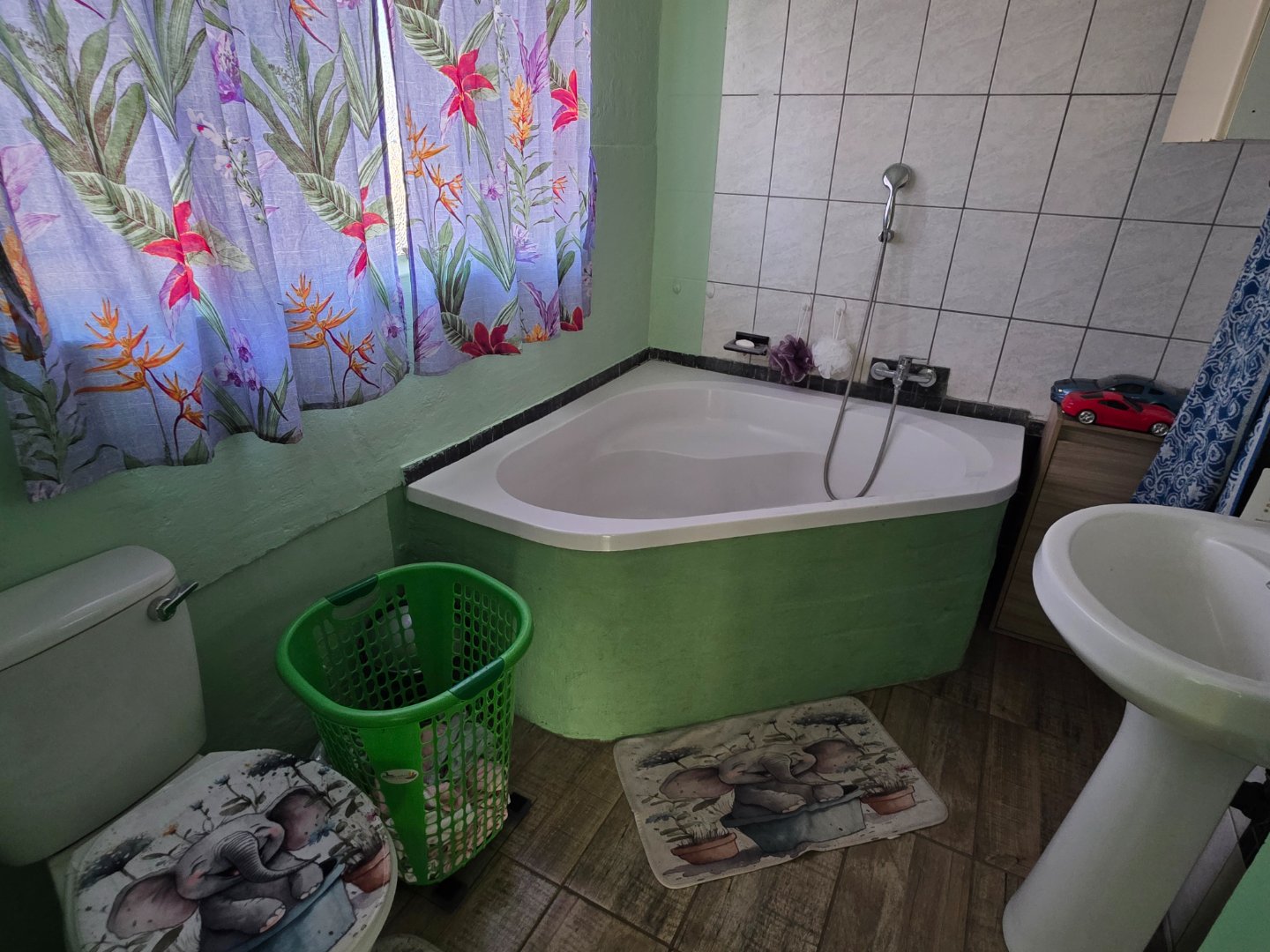 BATHROOM 2 IN FLAT 2