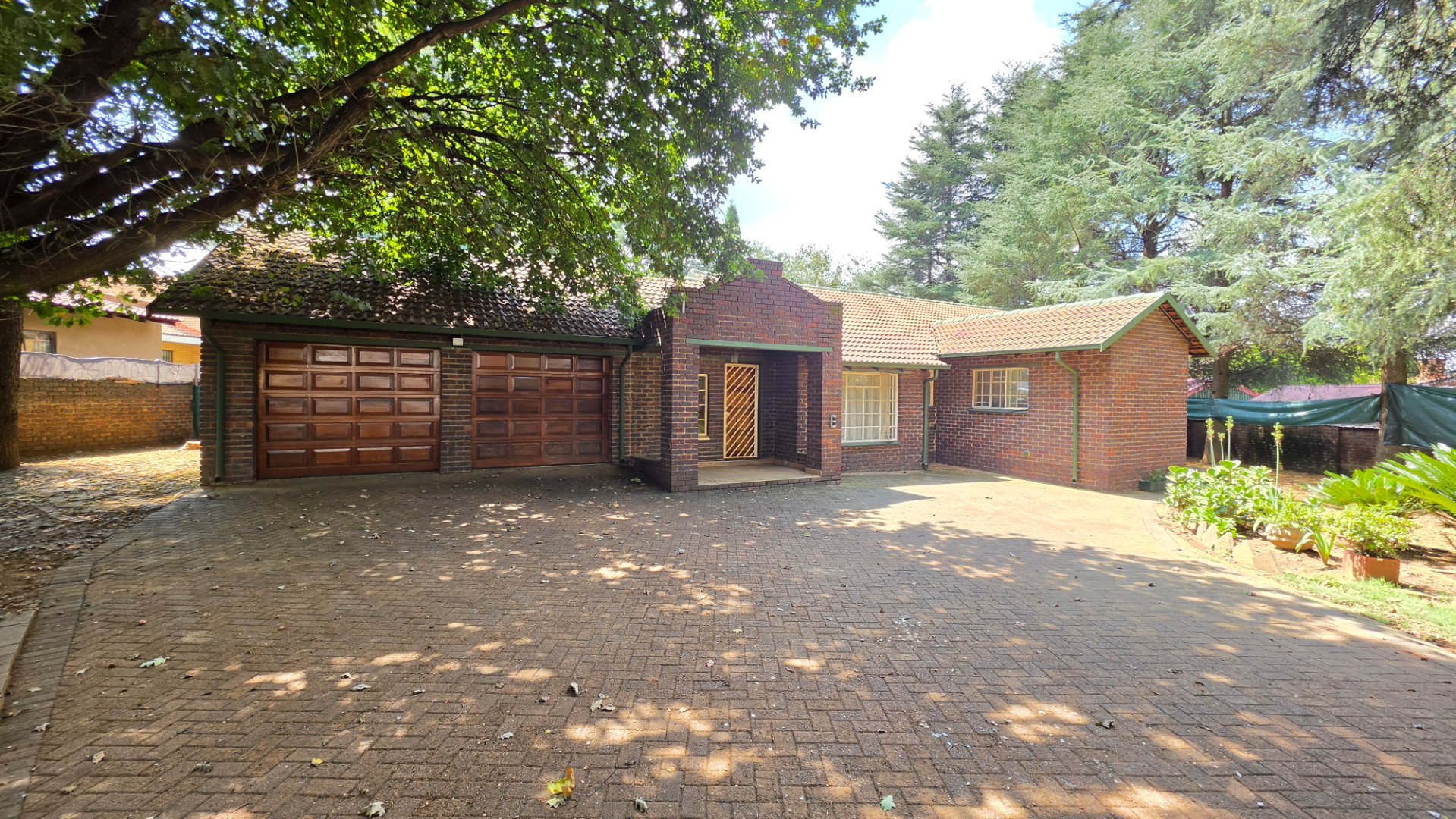 Charming Bergsig Family Home with Secure Grounds
