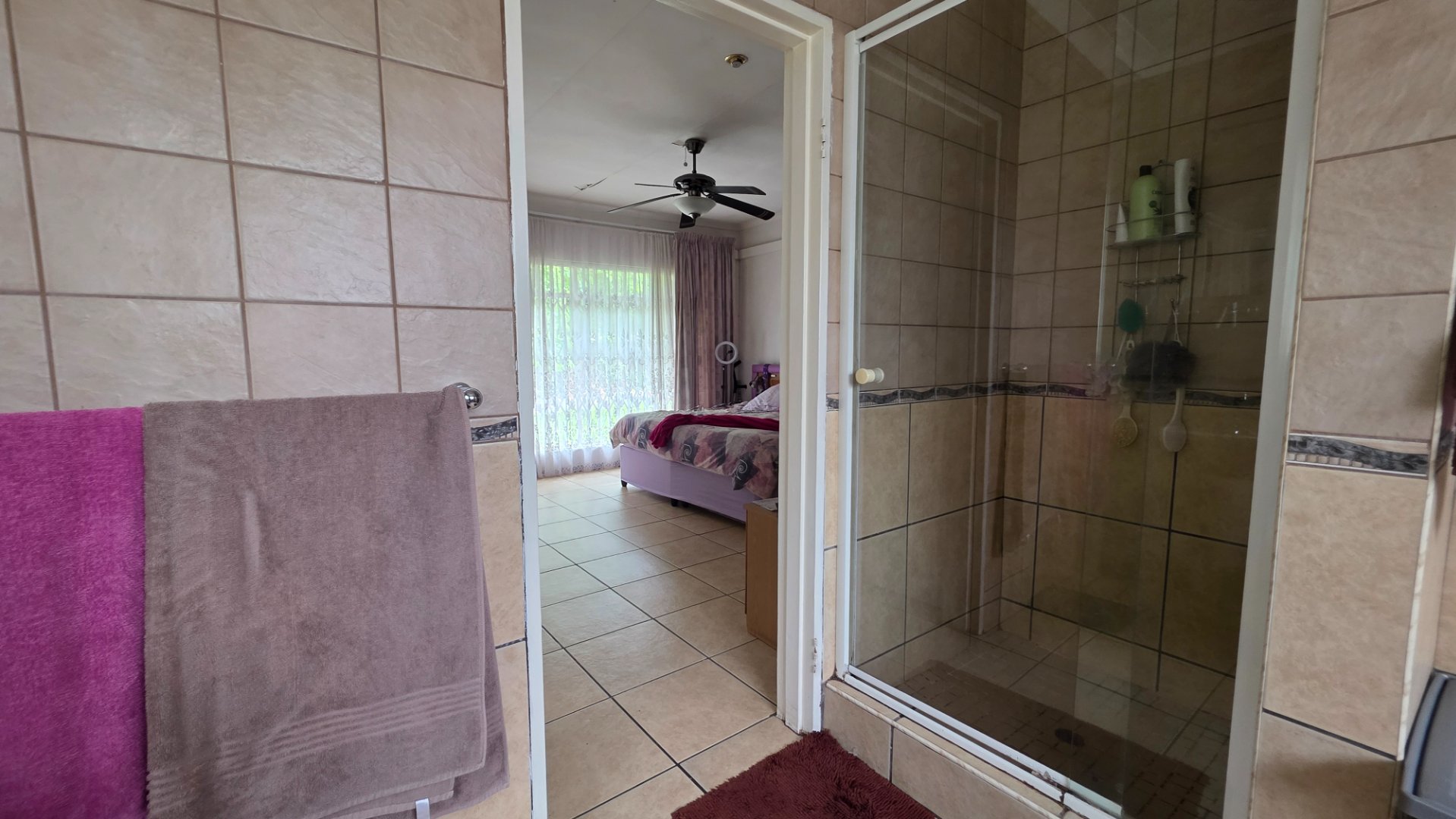 SHOWER IN MAIN BATHROOM