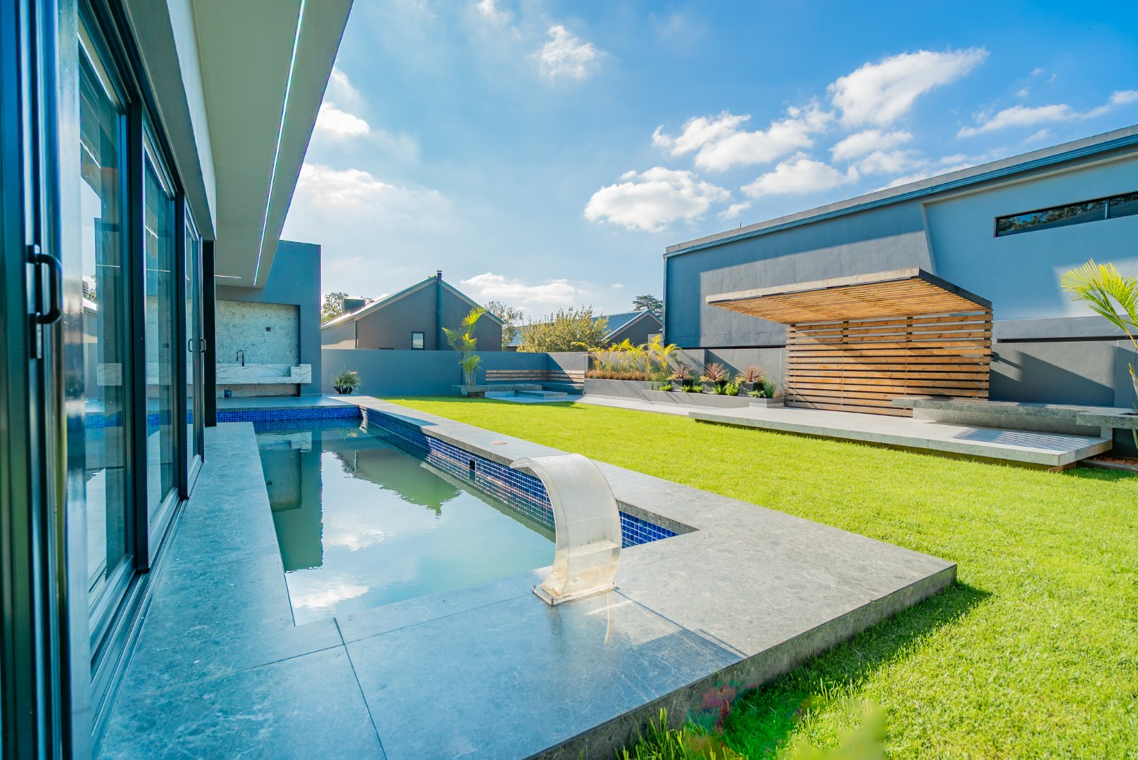 Ultra Exclusive Hyde Park Cluster Living Move In Ready Luxury Residence