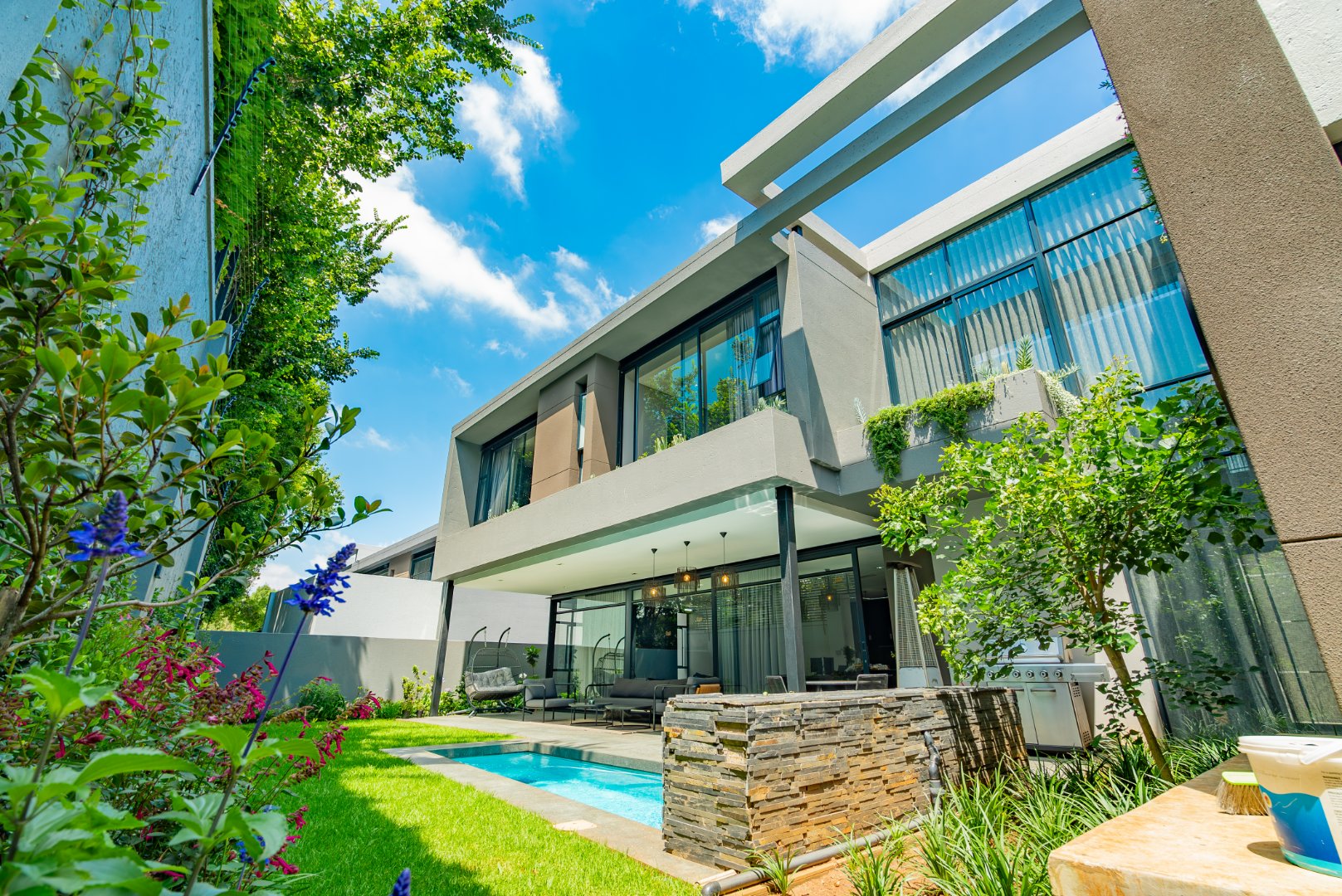 Luxury Cluster Living in an Elite Boomed Enclosure