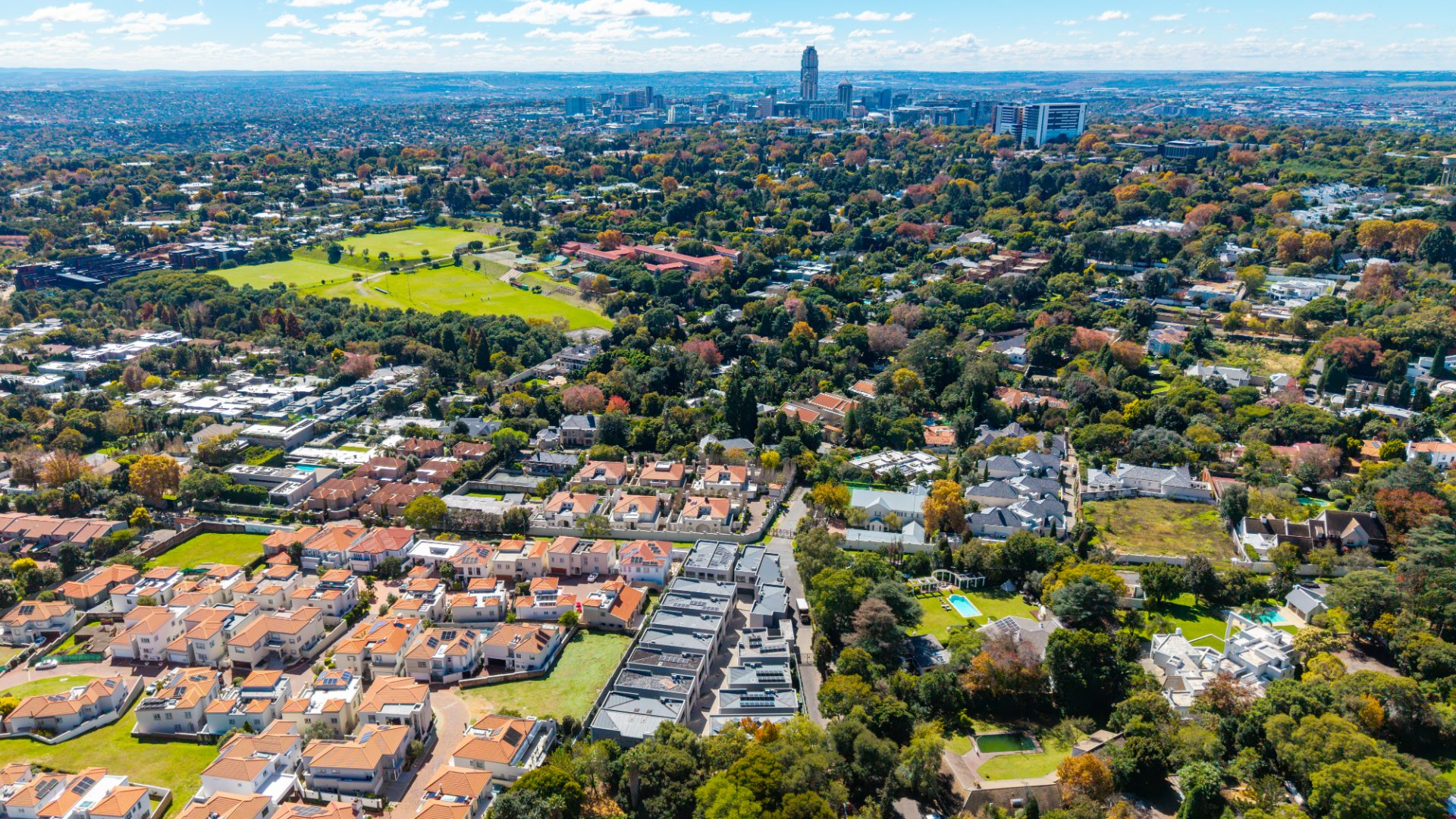 Modern 3 Bed Hyde Park Townhouse with Solar, PJ Lounge & Double Garage