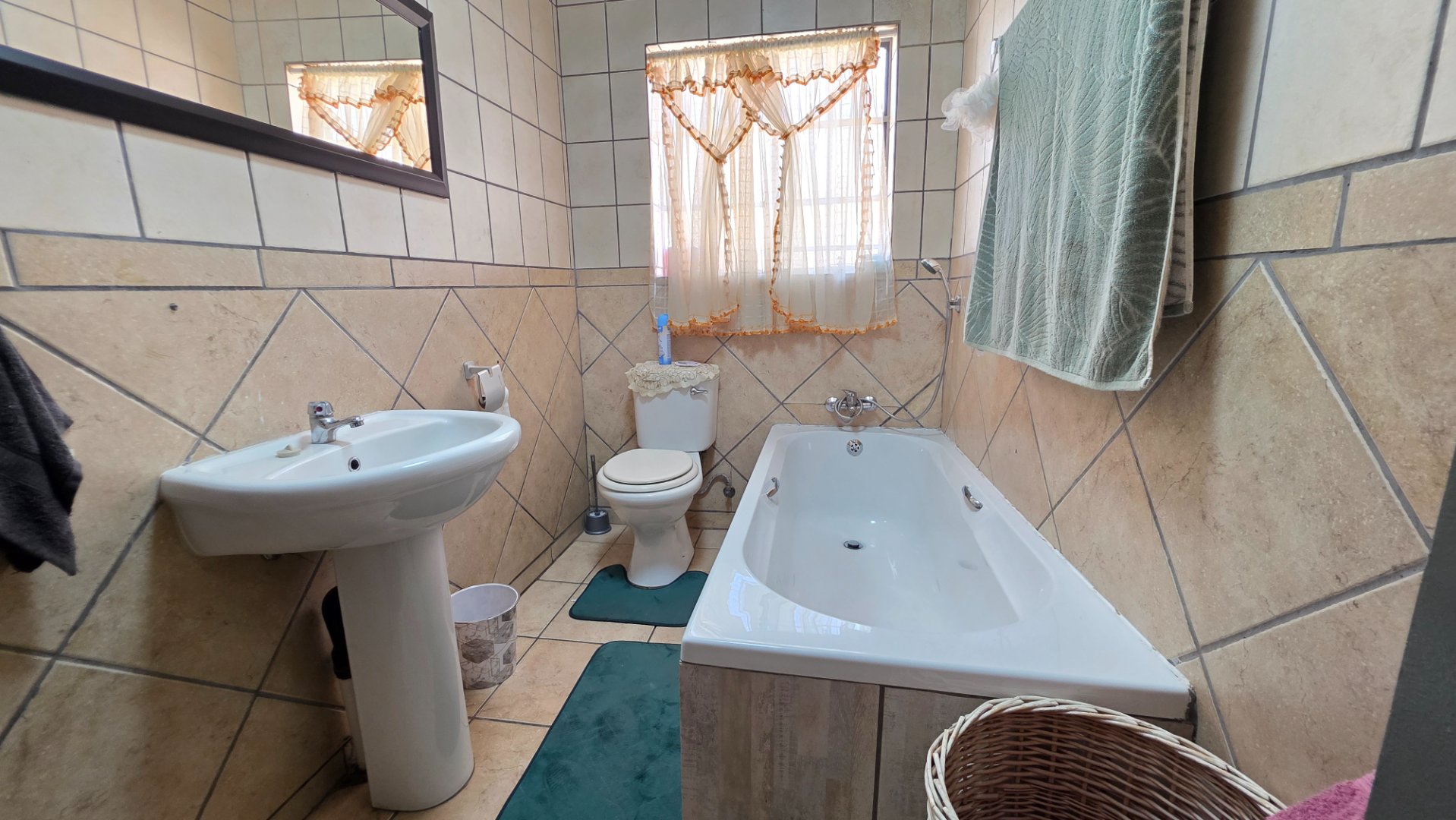 BATHROOM 2