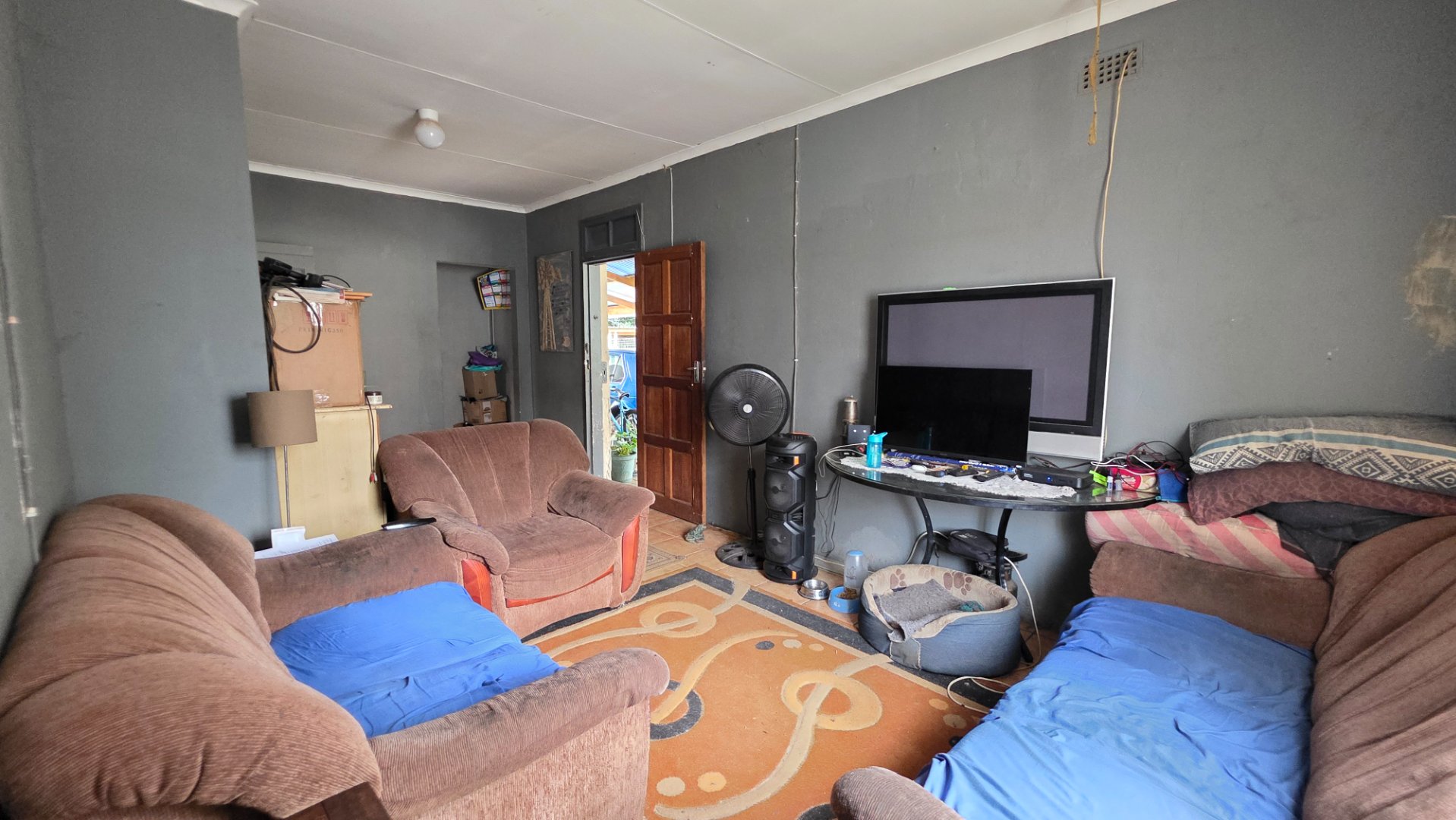 TV ROOM IN MAIN HOUSE