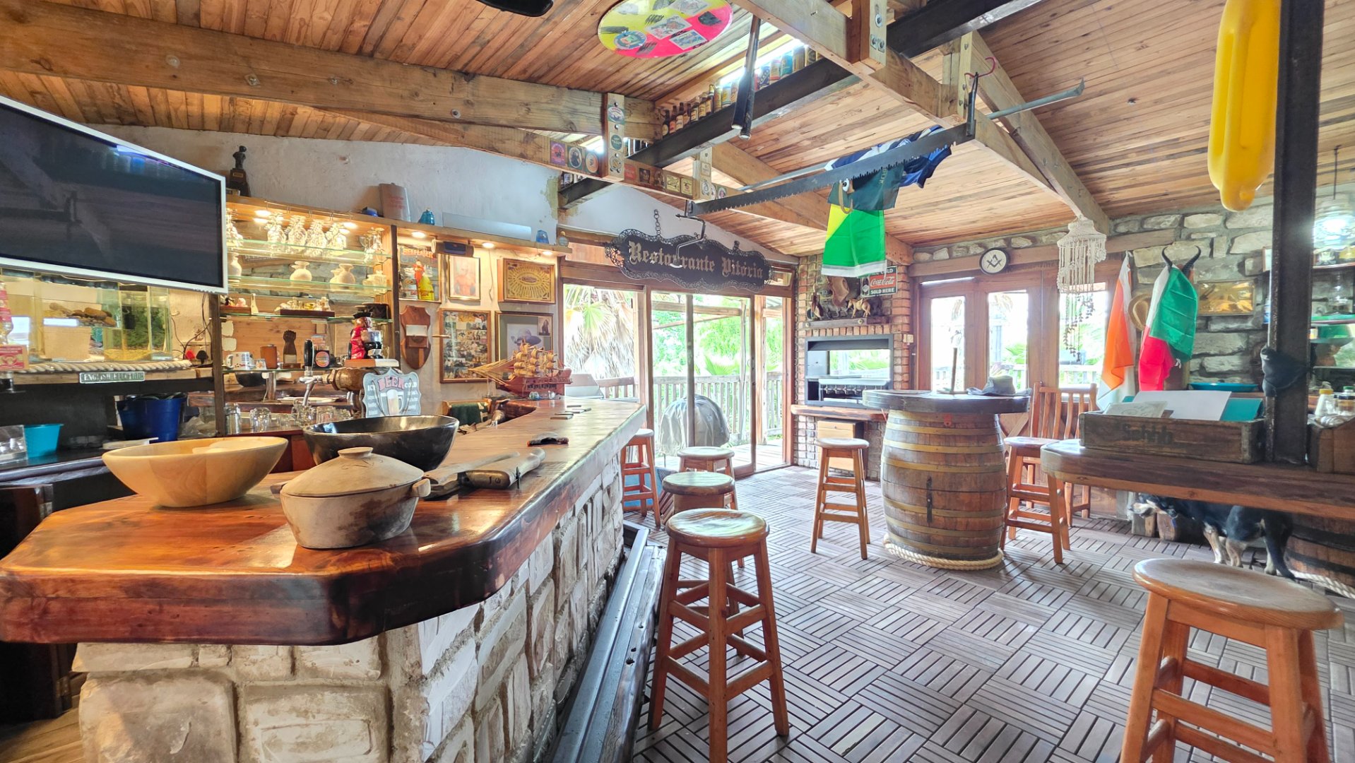 UPPER BAR