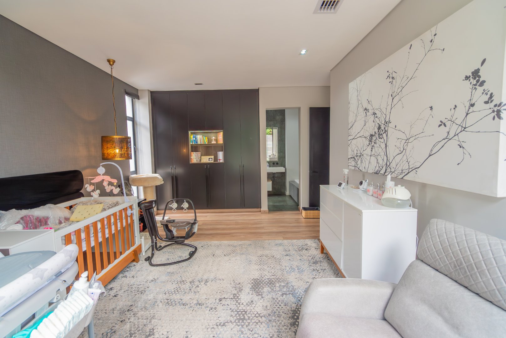 Luxury Cluster Living in an Elite Boomed Enclosure