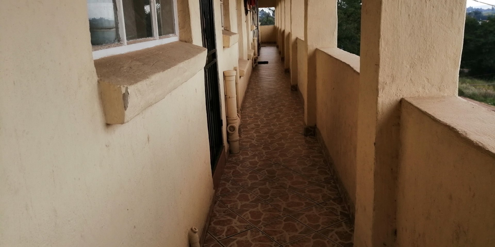 Comfortable 2 bedrooms flat in Rensburg with secure parking