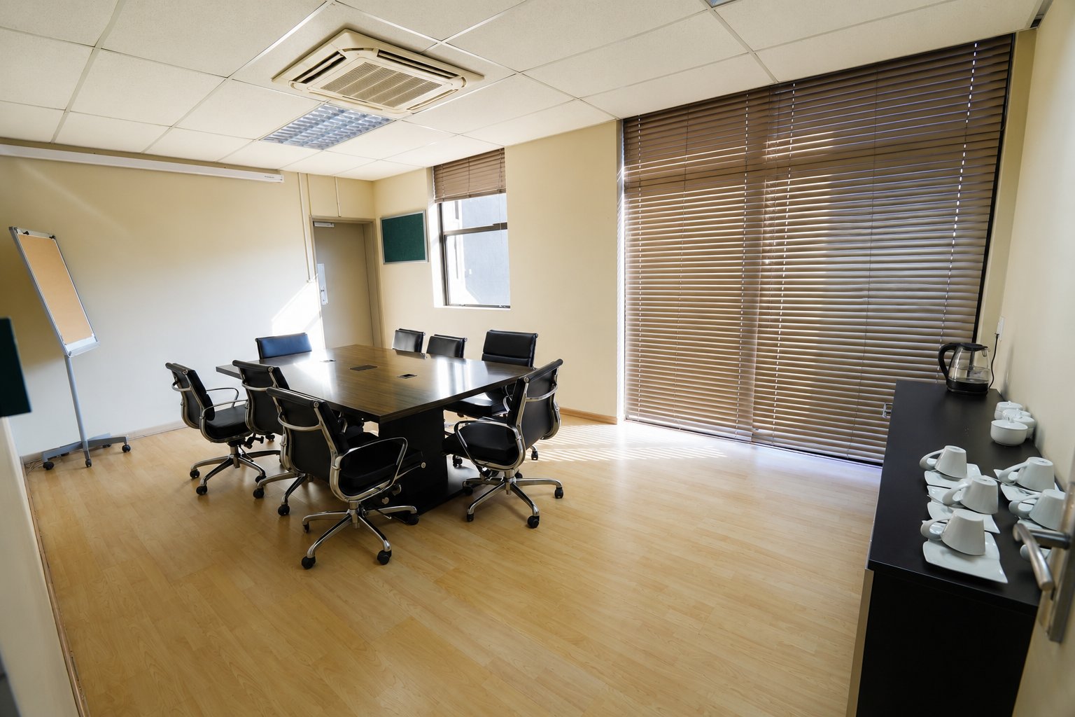 949 m² Second Floor Office To Let at 26 Wellington Road | Parktown | Premium Large-Scale Workspace photo 11
