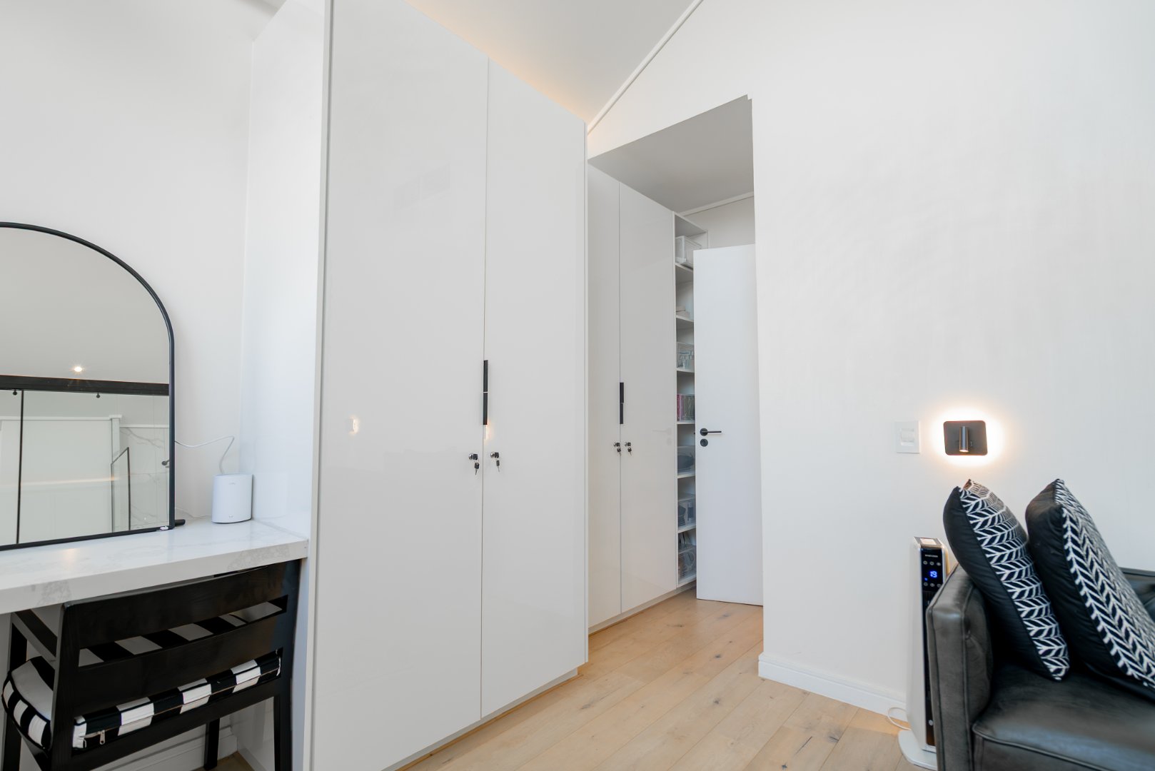 Ultra-Luxury 3 Bed Duplex Villa in Hyde Park | Pool, Staff Suite & Backup Power