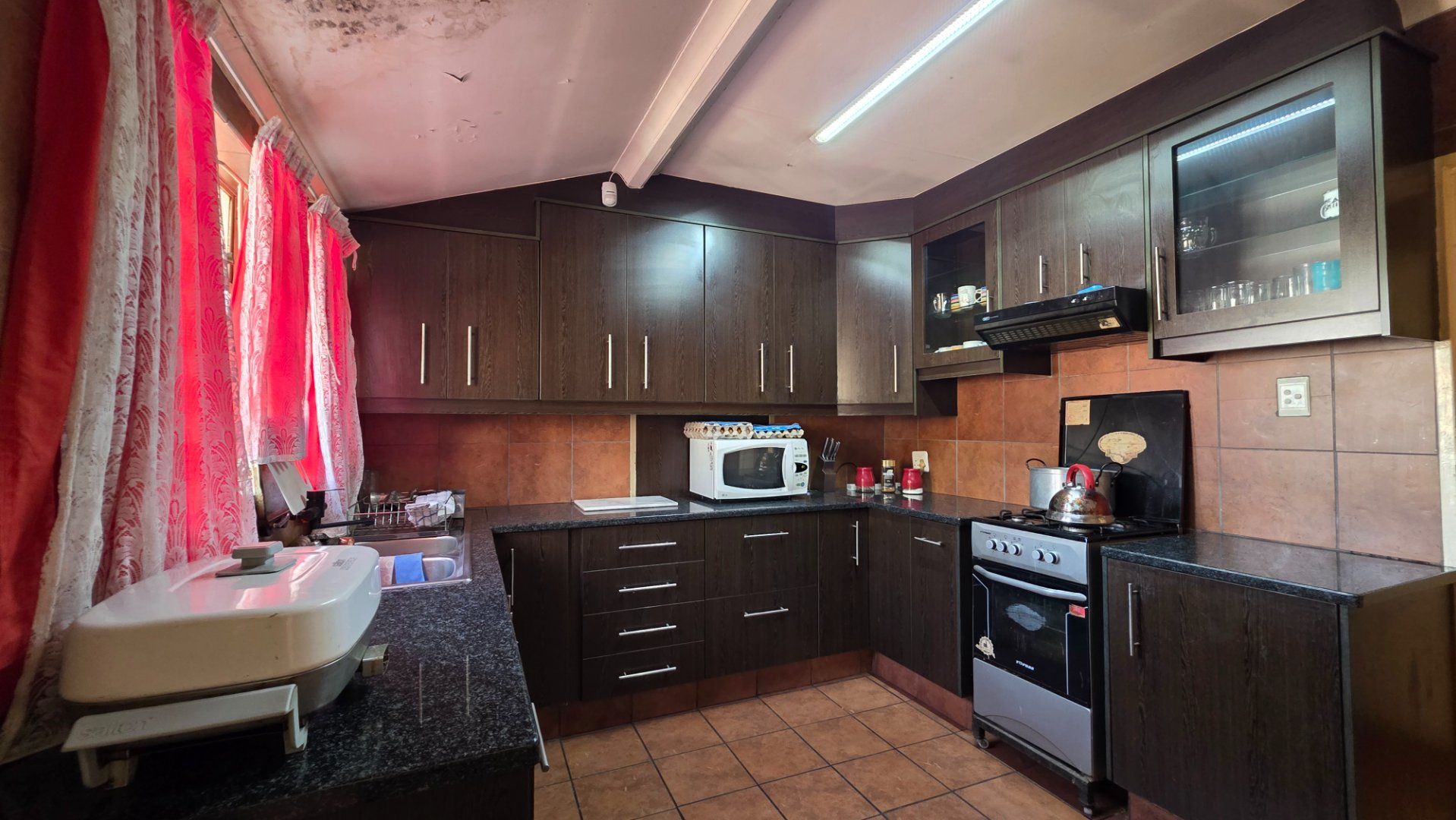 A FAMILY DWELLING SITUATED IN A CALM ND PEACEFUL SUBURB