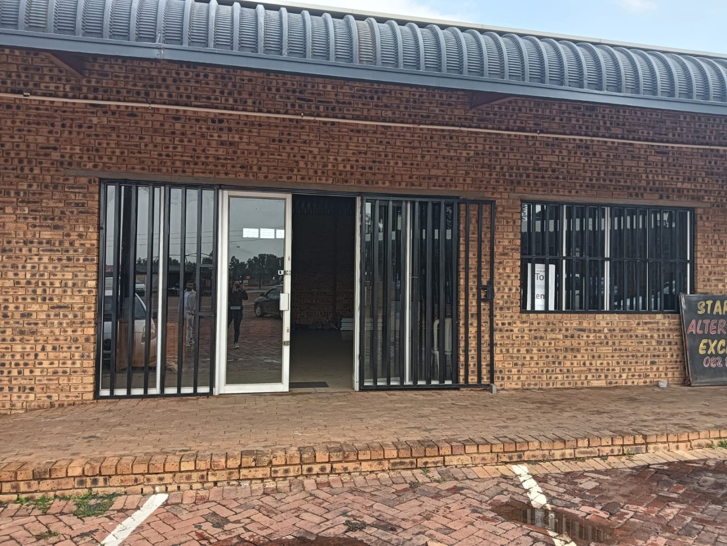 Commercial Unit To Let – MBJ Centre, De Deur | 100sqm | R7,600pm  Unit 9