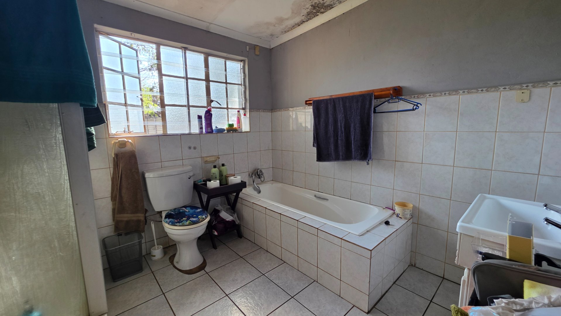 BATHROOM IN COTTAGE