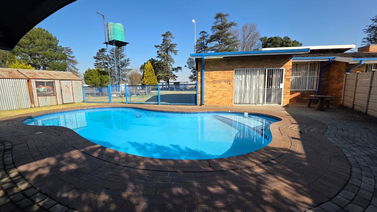 Spacious and Secure Smallholding in Buyscelia – Ideal for Family Living and Farming Potential