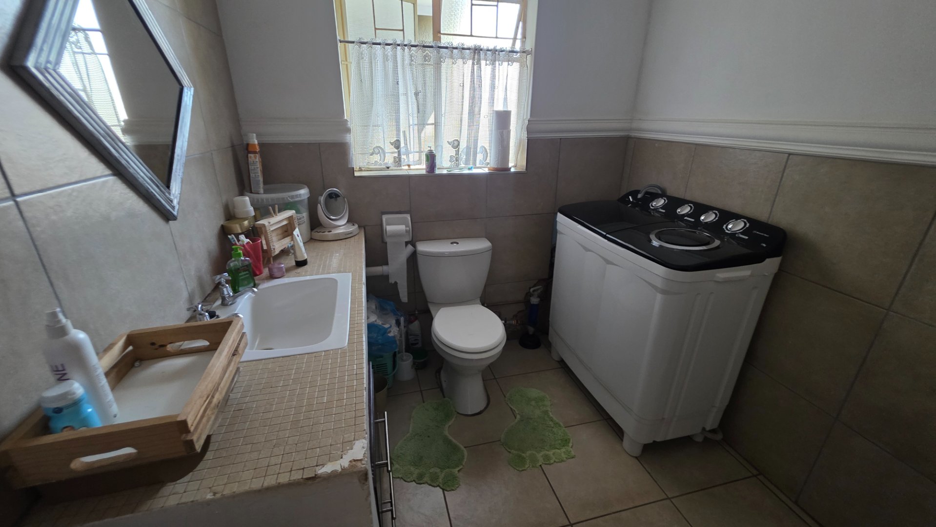 BATHROOM 1 MAIN HOUSE