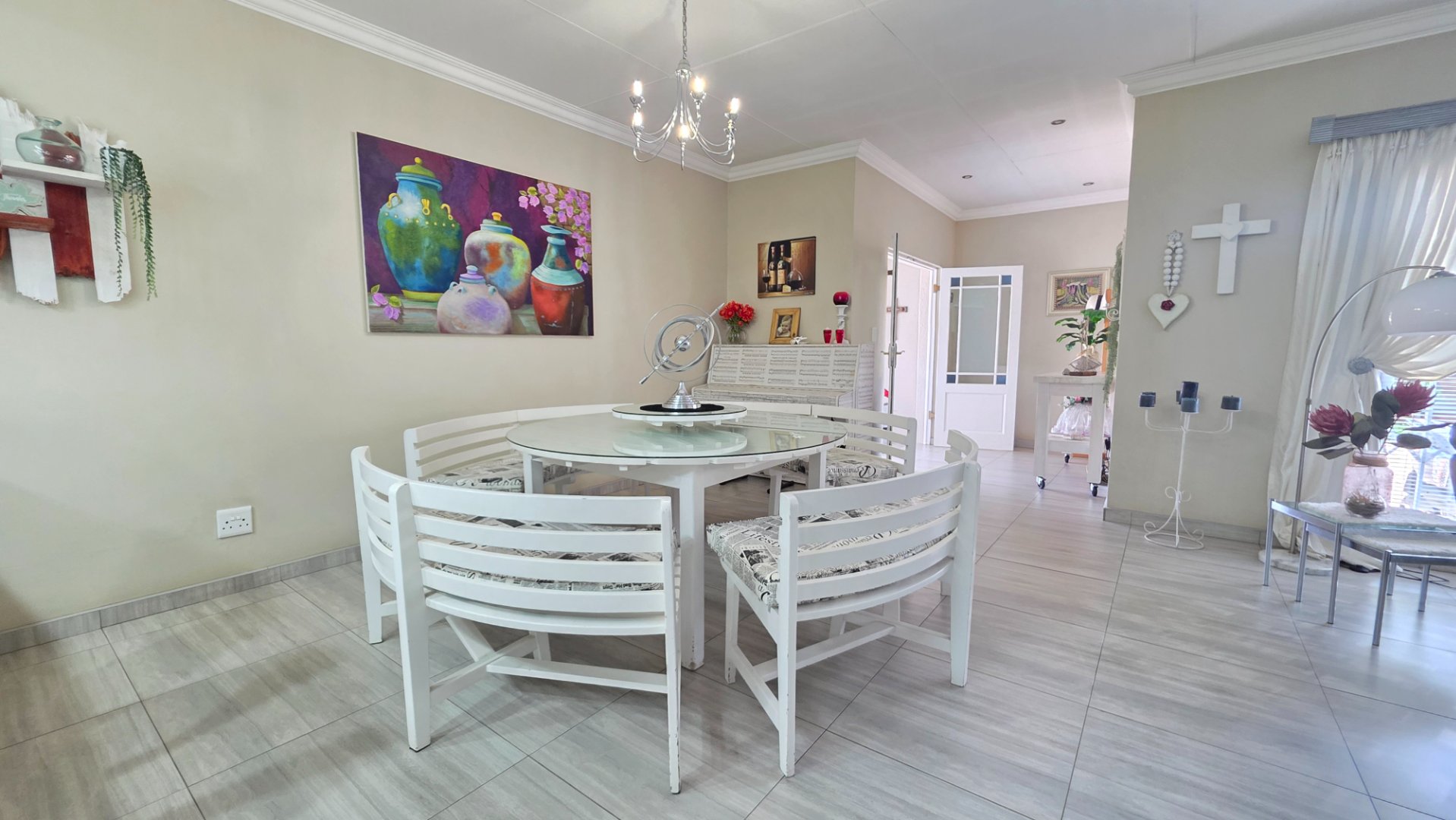 OPEN PLAN DINER/LOUNGE