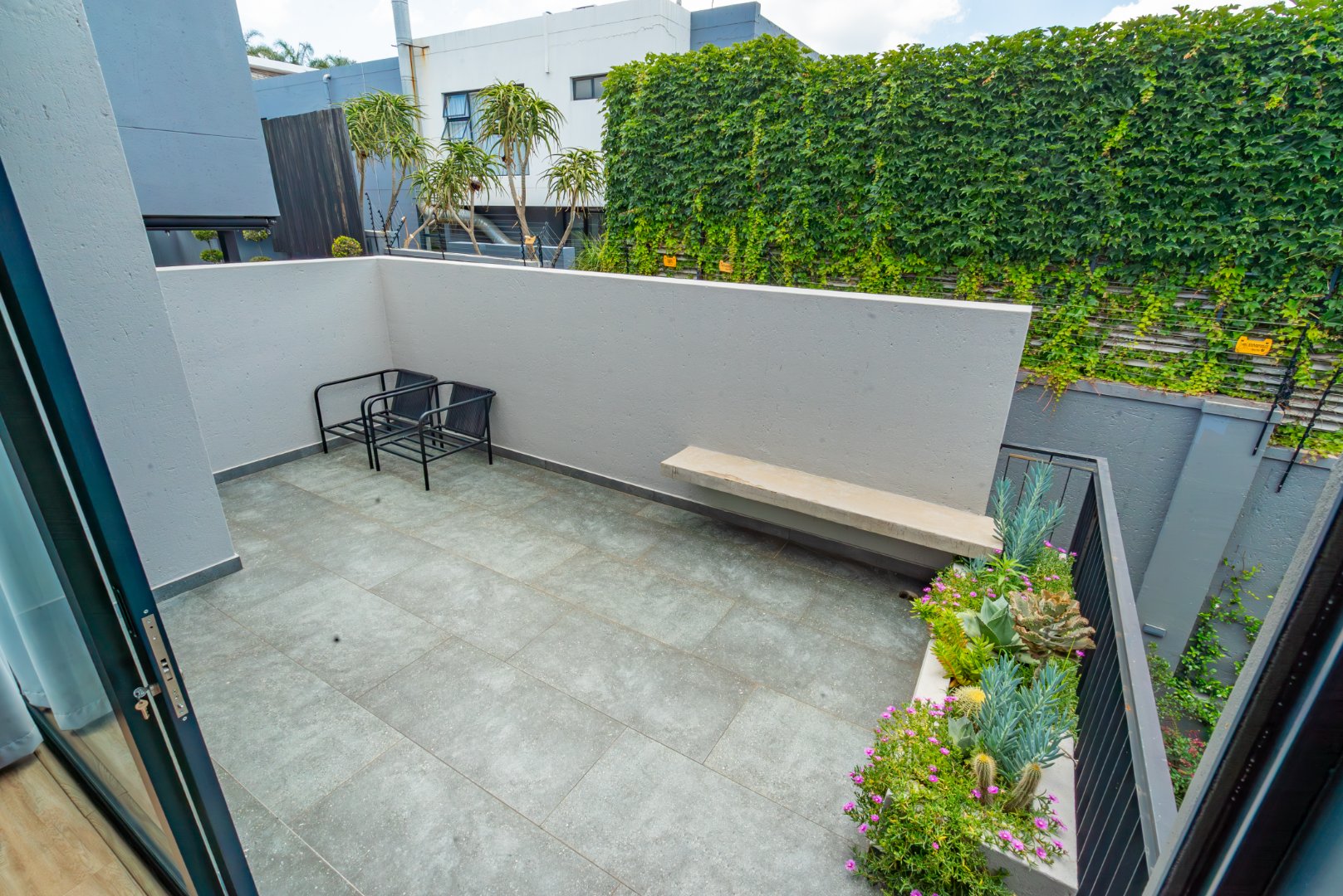 Luxury Cluster Living in an Elite Boomed Enclosure