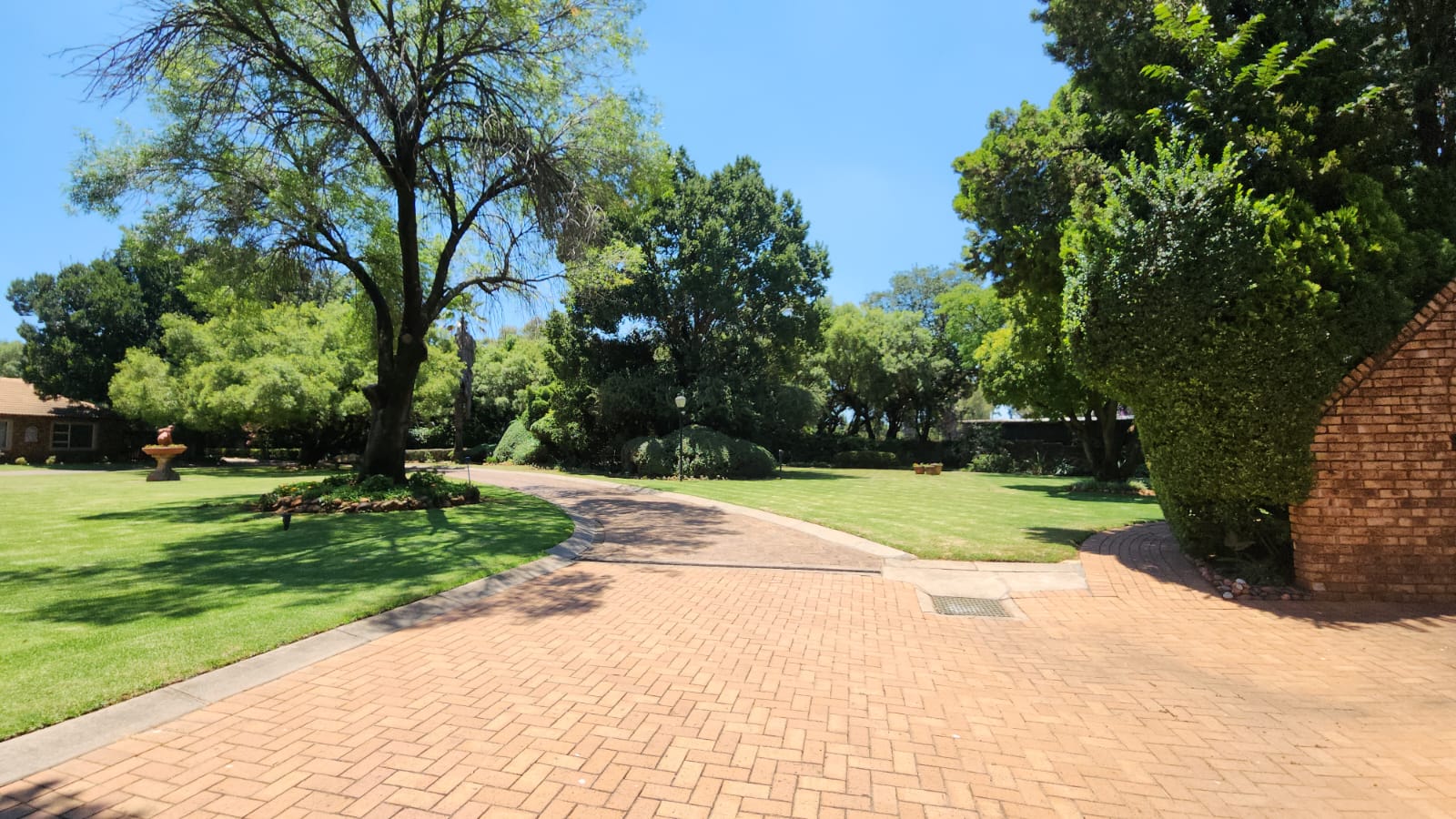 DRIVEWAY  TO MAIN DWELLING