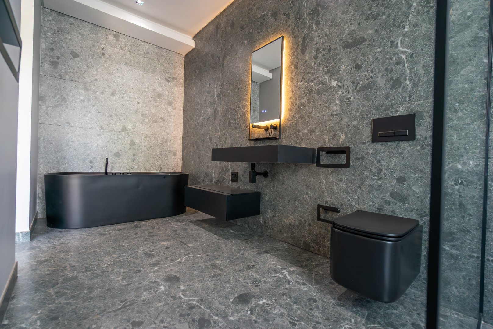 Choose Your Finishes: 670 m² Villa Behind a Double Boom in Sandhurst