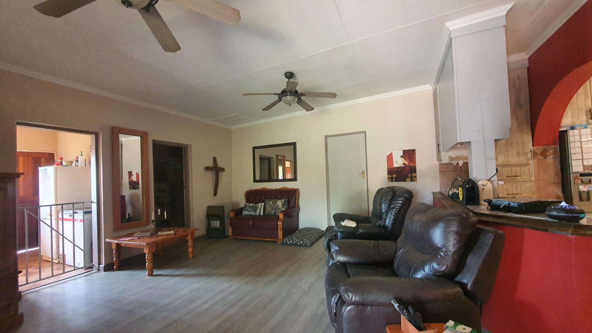 LOUNGE WITH GUEST TOILET AND LAUNDRY